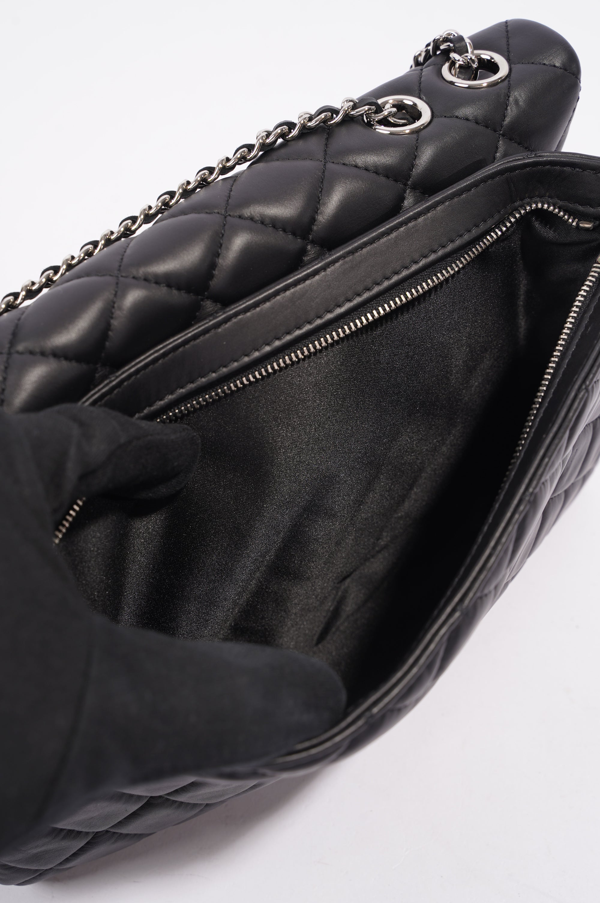 Chanel Womens Lambskin Quilted Flap Bag Black / Silver