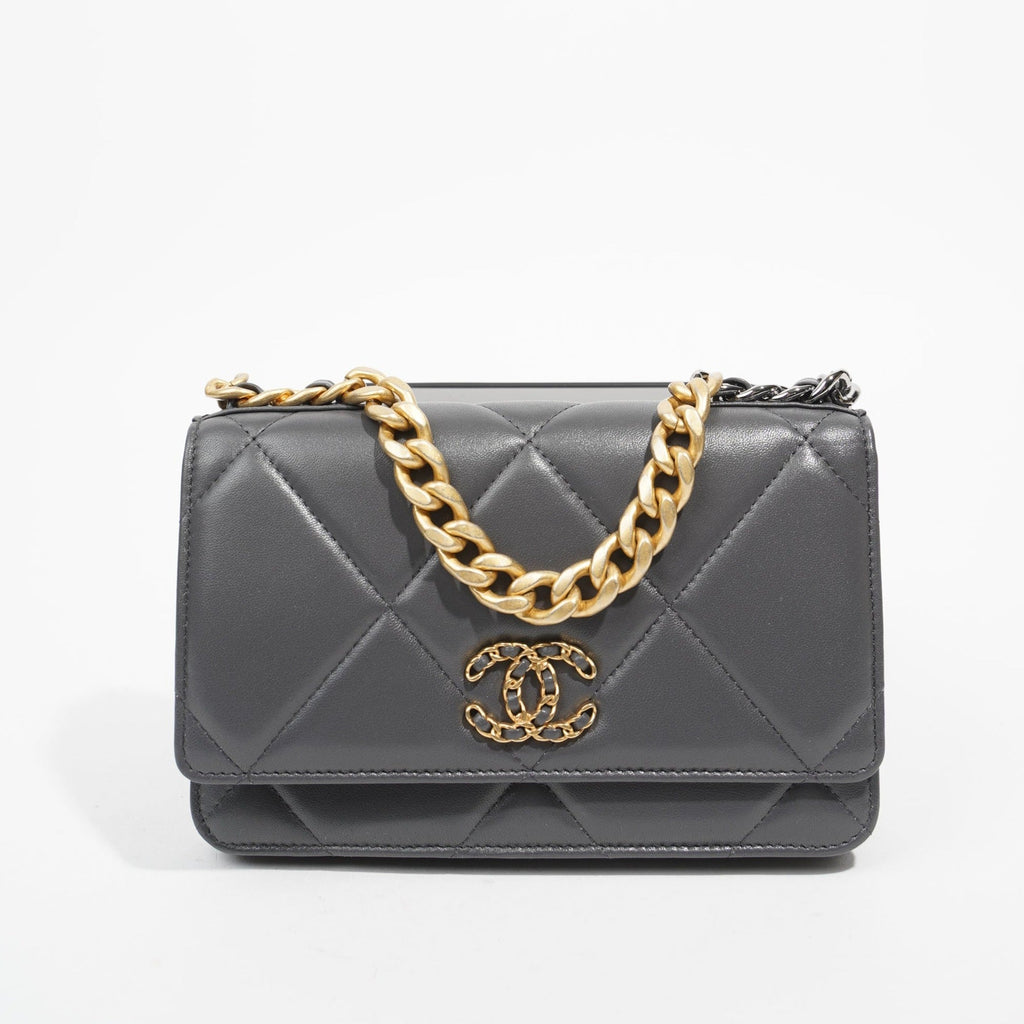 Chanel Womens 19 Wallet On Chain