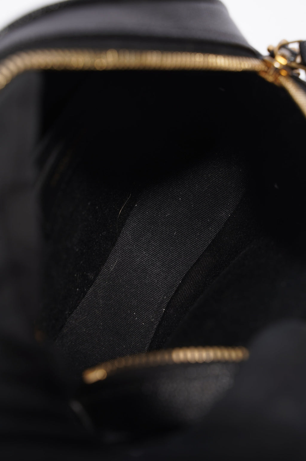 Saint Laurent Womens Vinyle Round Camera Bag Black / Gold OS