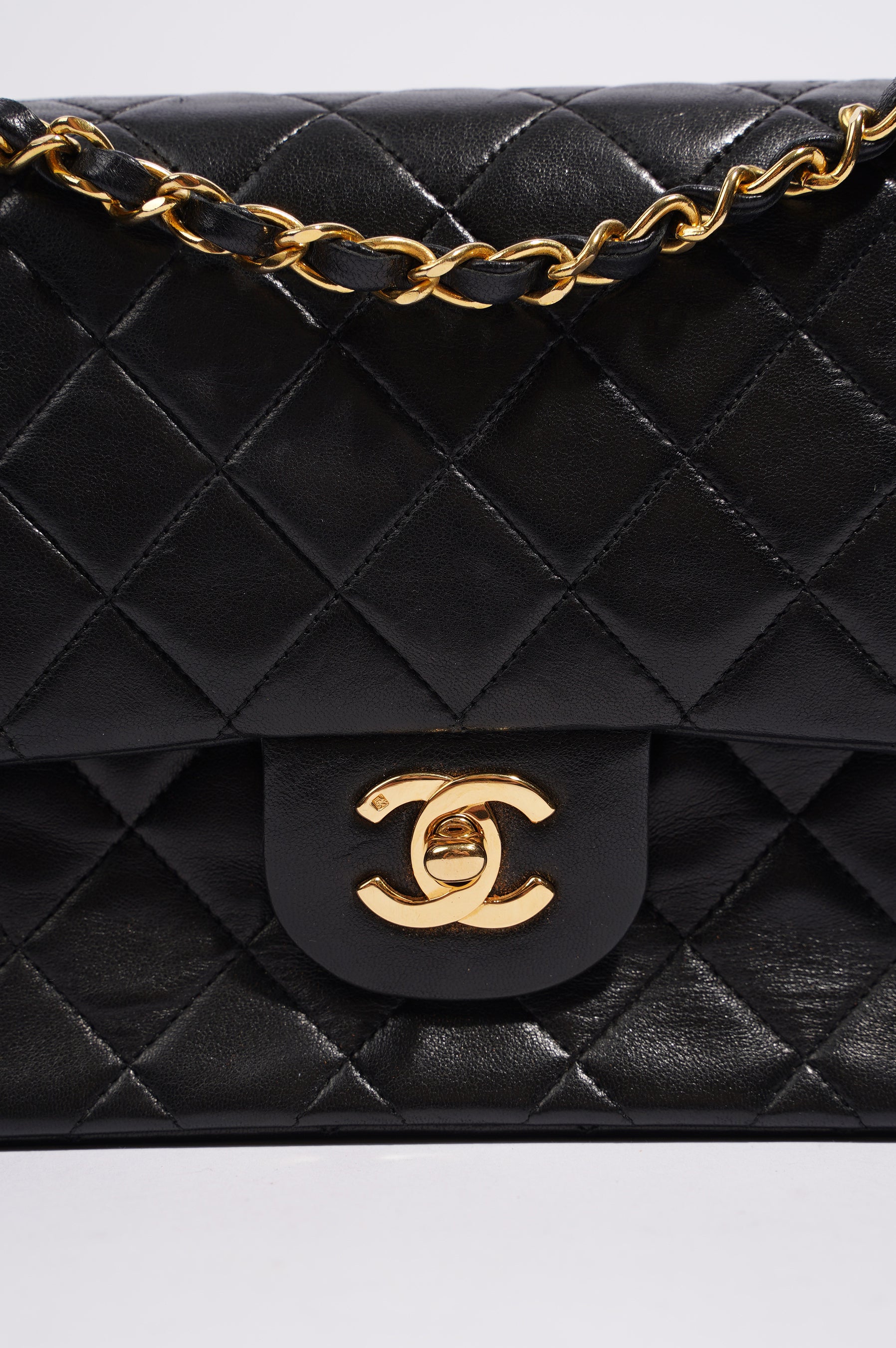 Chanel Womens Vintage Lambskin Classic Flap Black Medium
