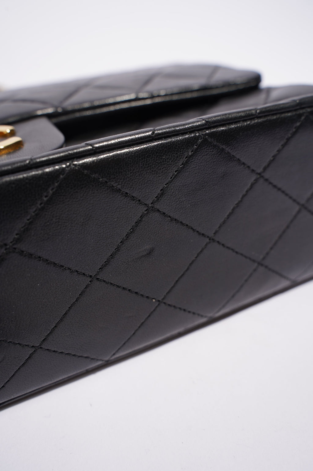 Chanel Womens Vintage Lambskin Classic Flap Black Medium
