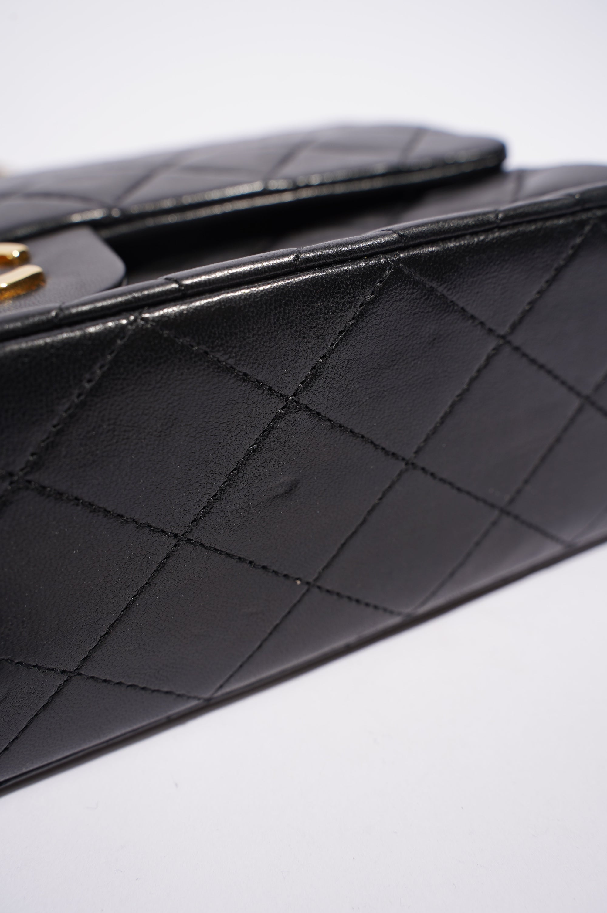 Chanel Womens Vintage Lambskin Classic Flap Black Medium
