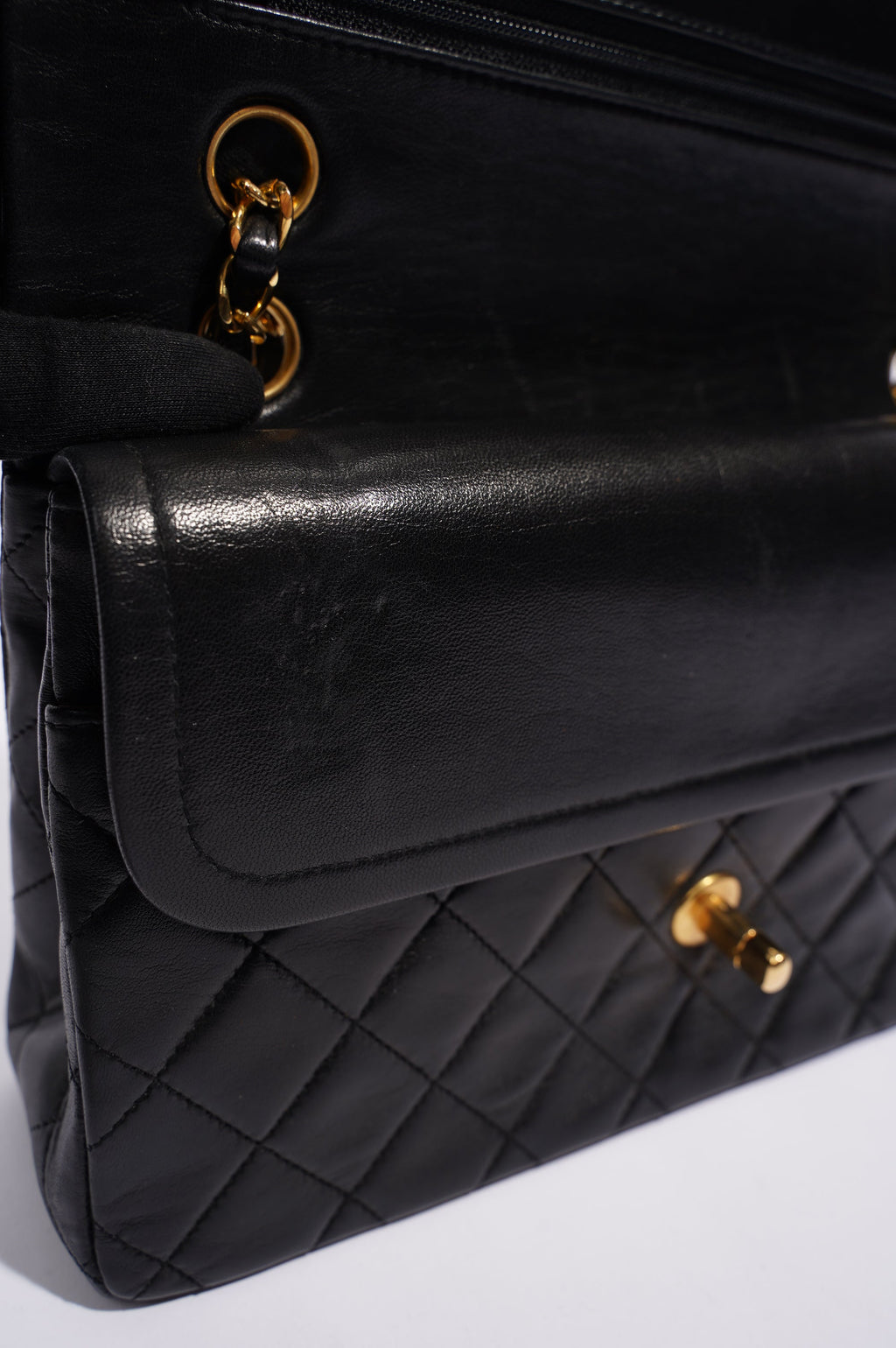 Chanel Womens Vintage Lambskin Classic Flap Black Medium