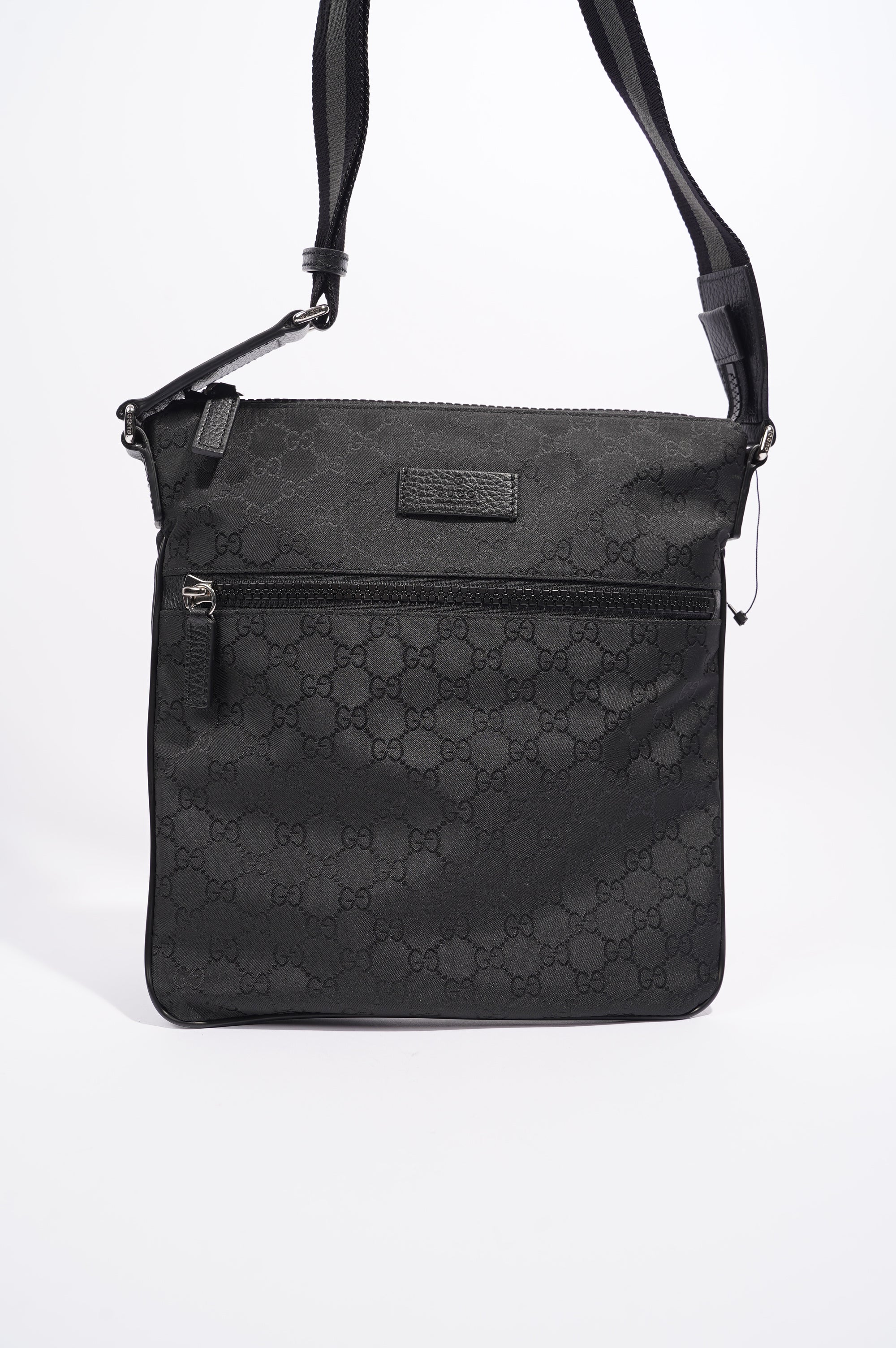 Gucci Mens Front Zip Flat Messenger Bag Black Nylon