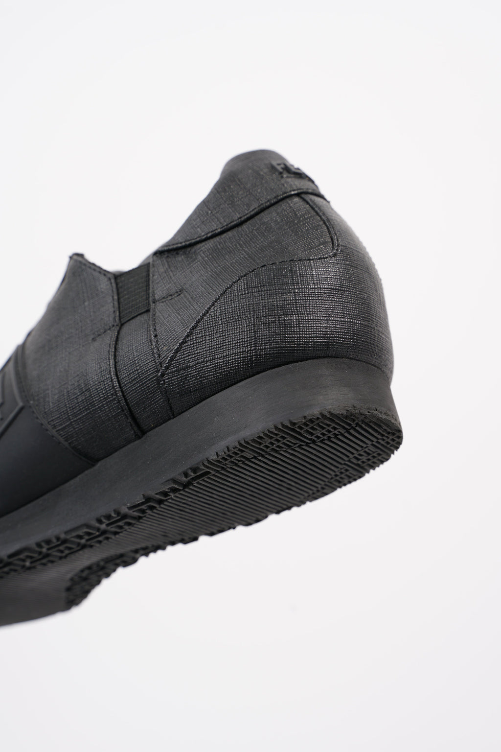 Fendi Mens Low Top Sneaker EU 40.5 / UK 6.5