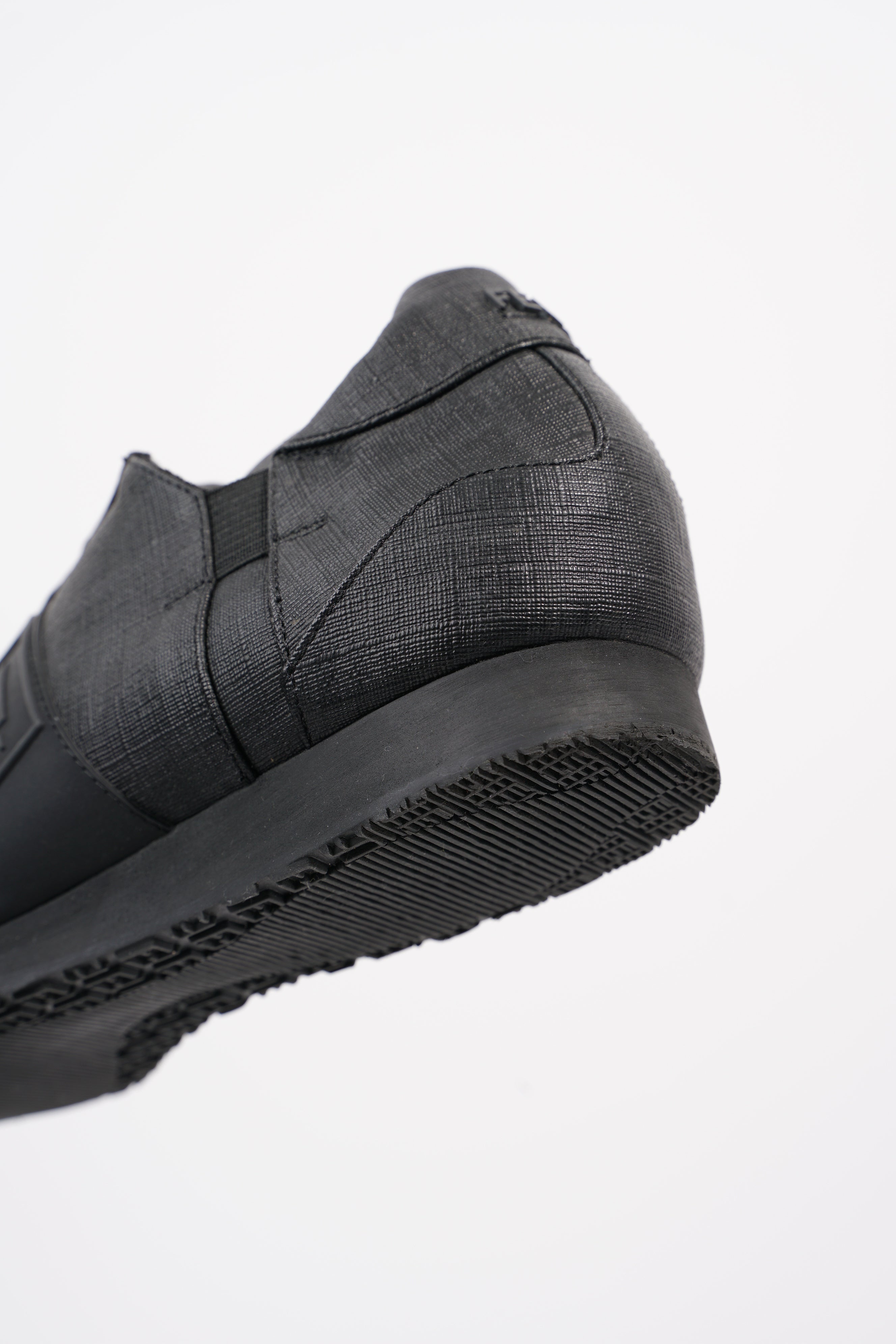 Fendi Mens Low Top Sneaker EU 40.5 / UK 6.5