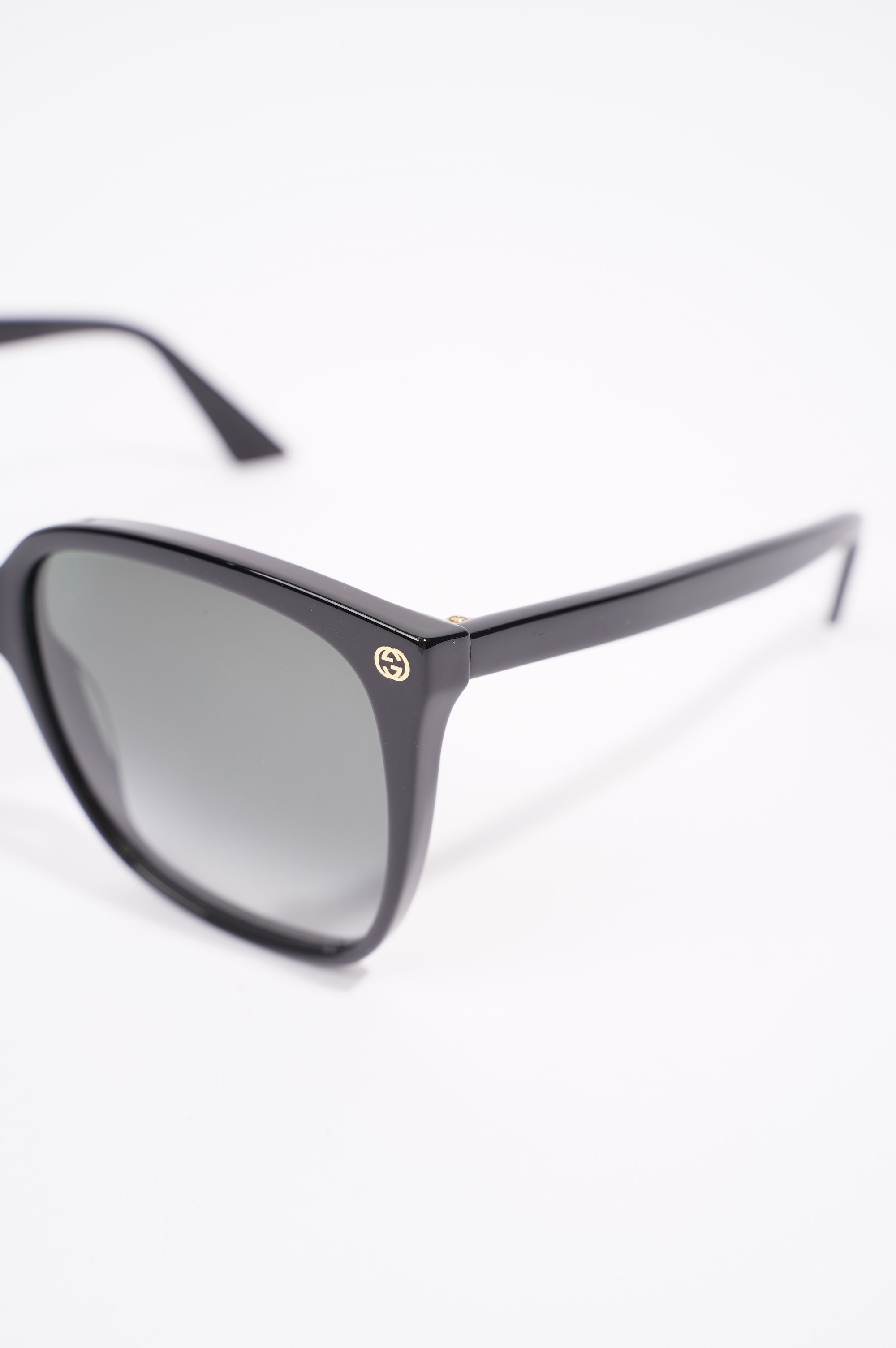 Gucci Womens Oversized Sunglasses Black Acetate 140