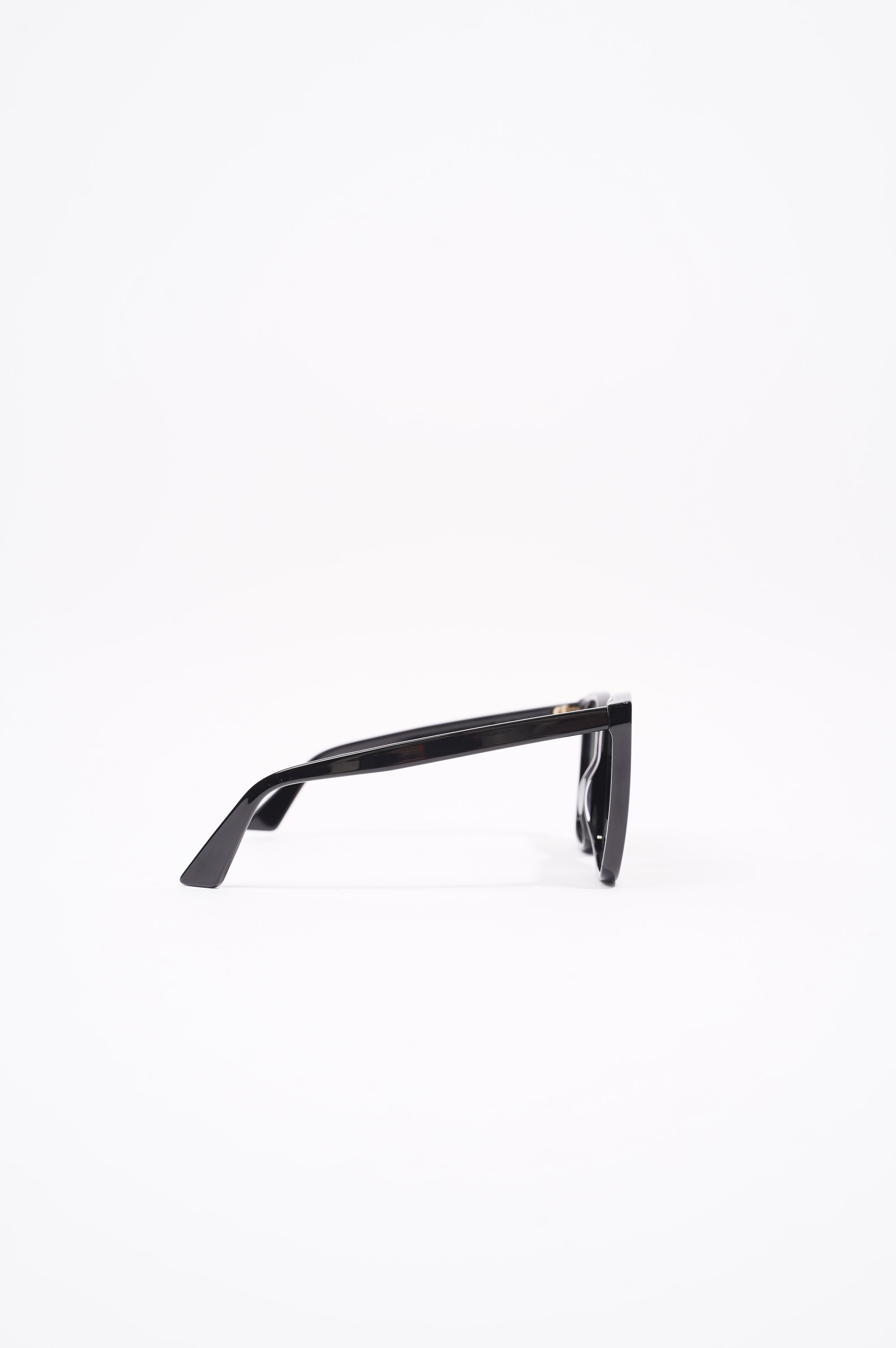 Gucci Womens Oversized Sunglasses Black Acetate 140