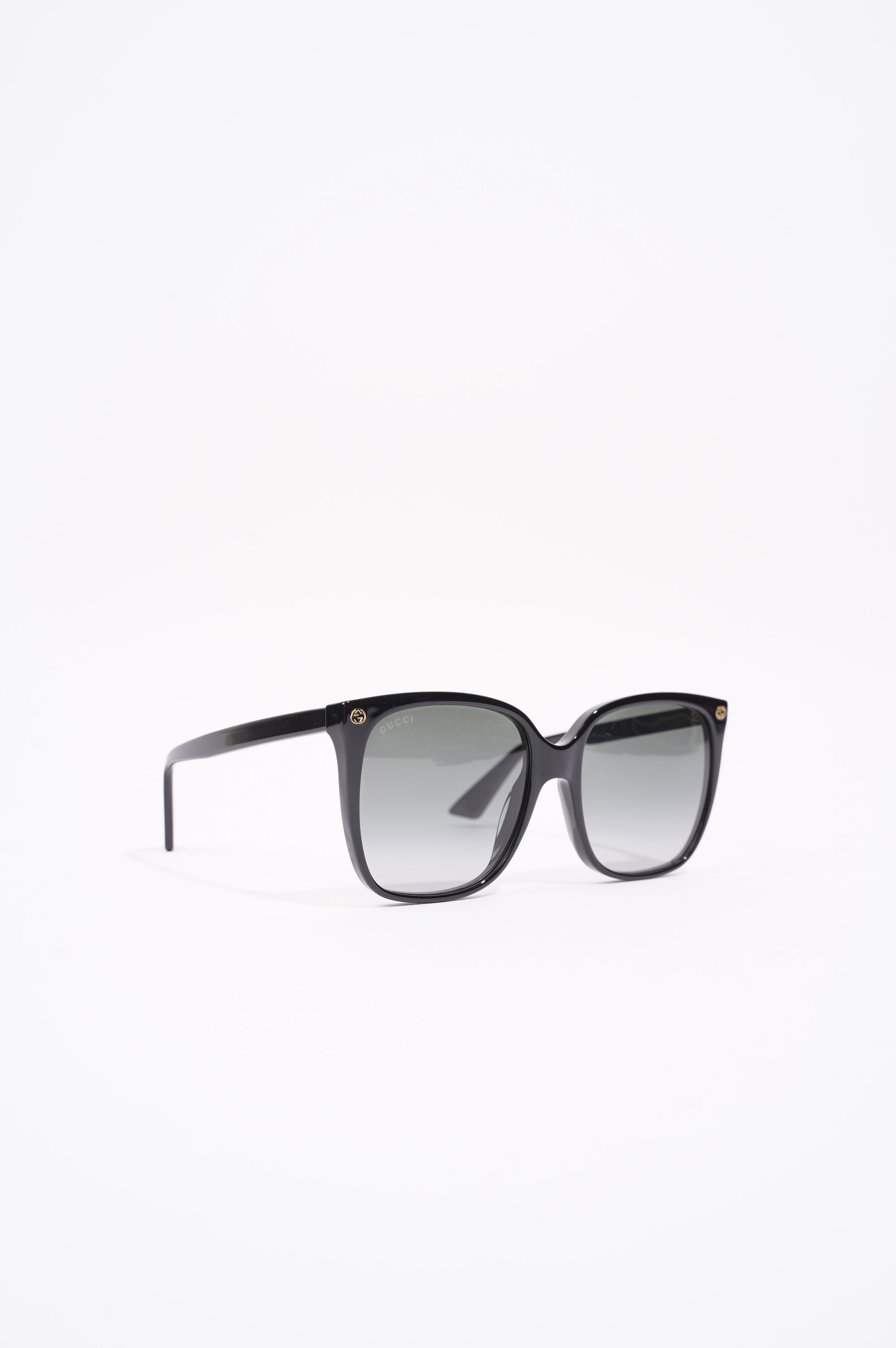 Gucci Womens Oversized Sunglasses Black Acetate 140