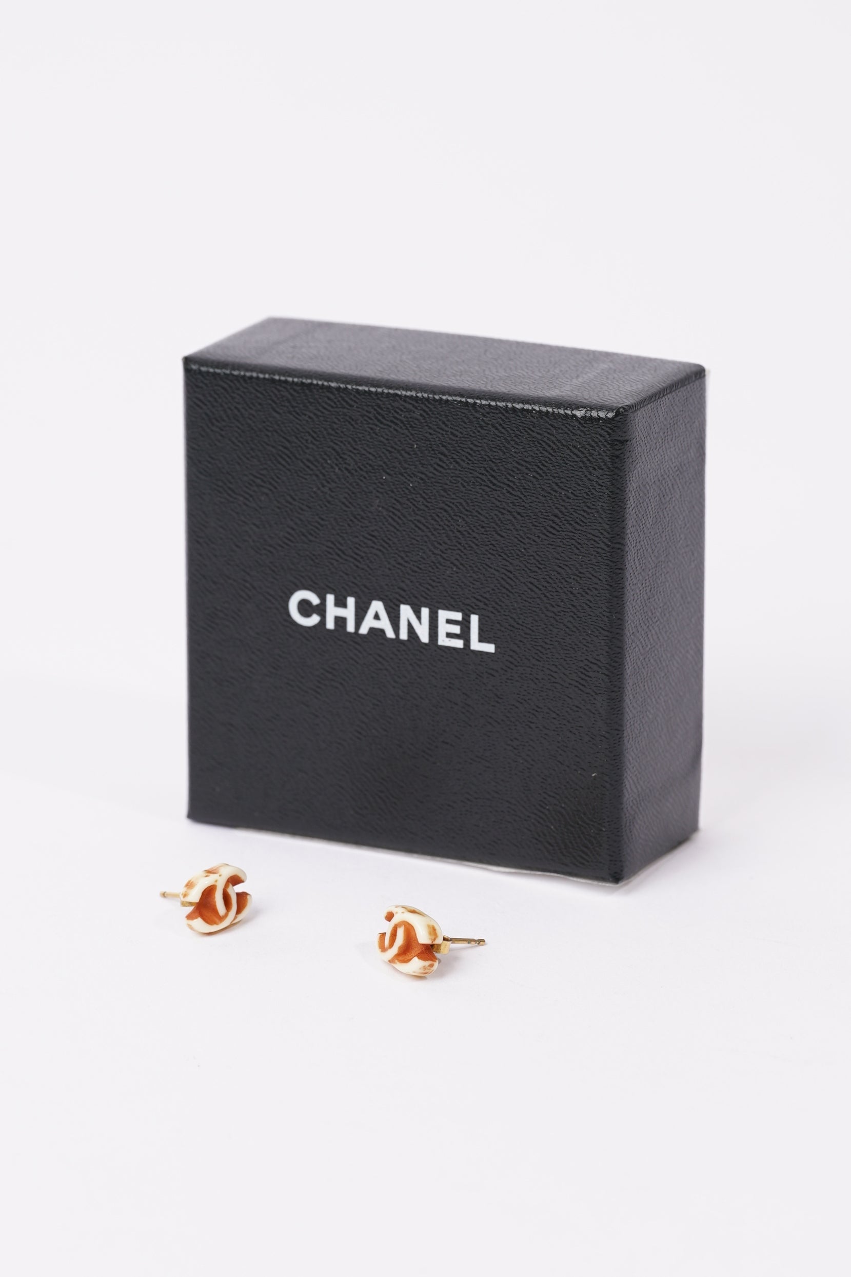 Chanel Womens CC Earrings White / Brown