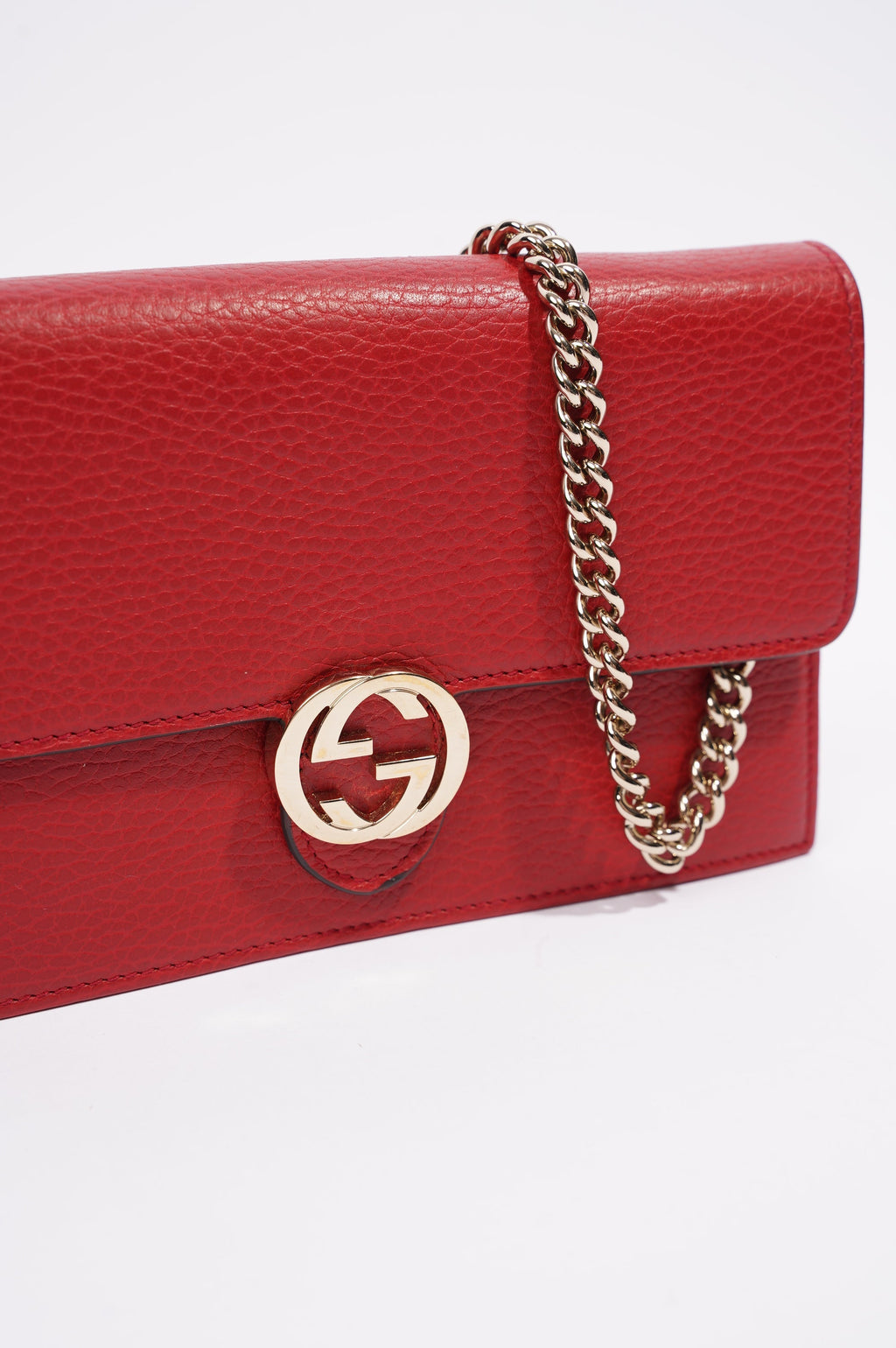Gucci Womens Interlocking GG Chain Wallet Red