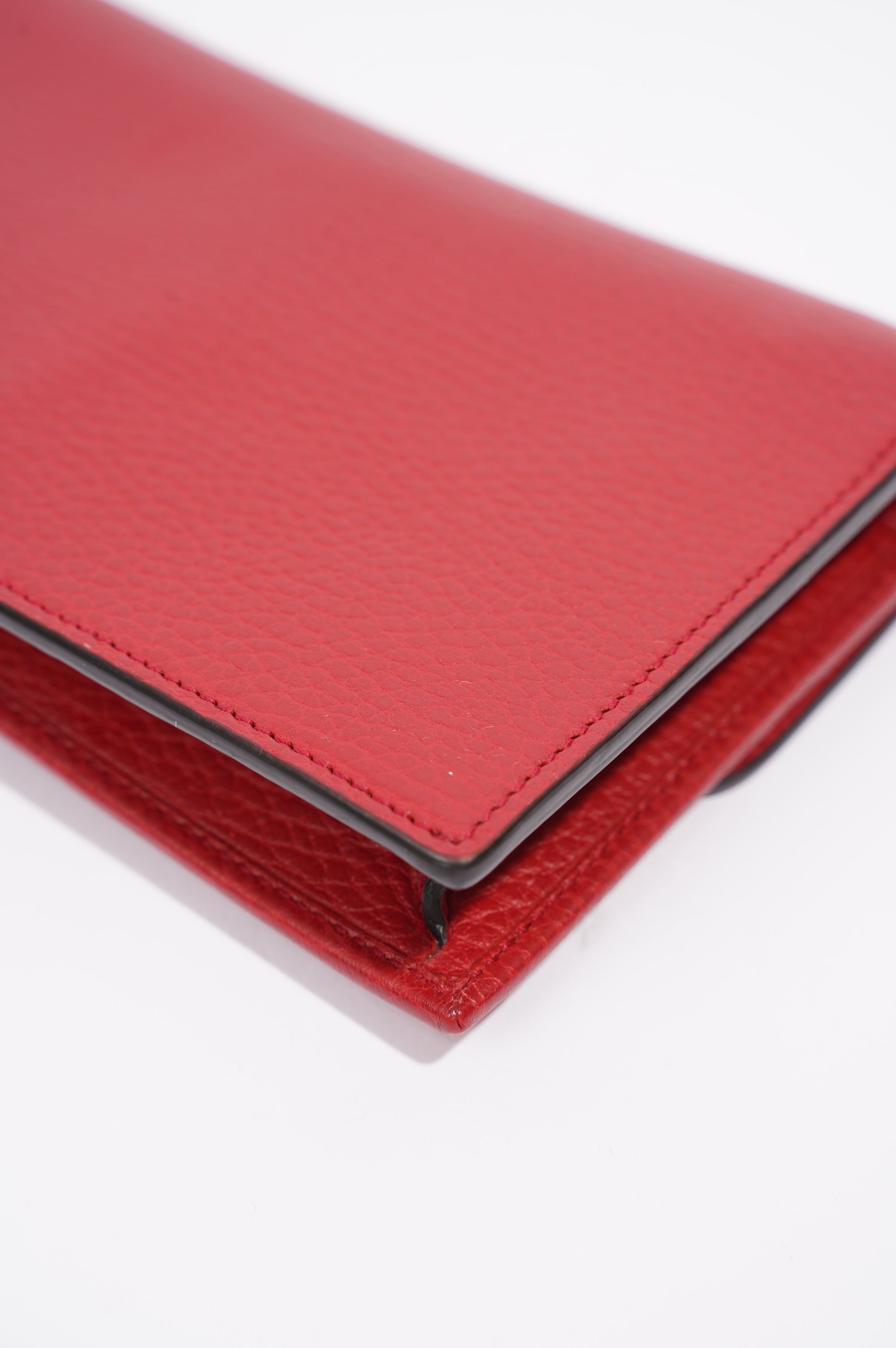 Gucci Womens Interlocking GG Chain Wallet Red