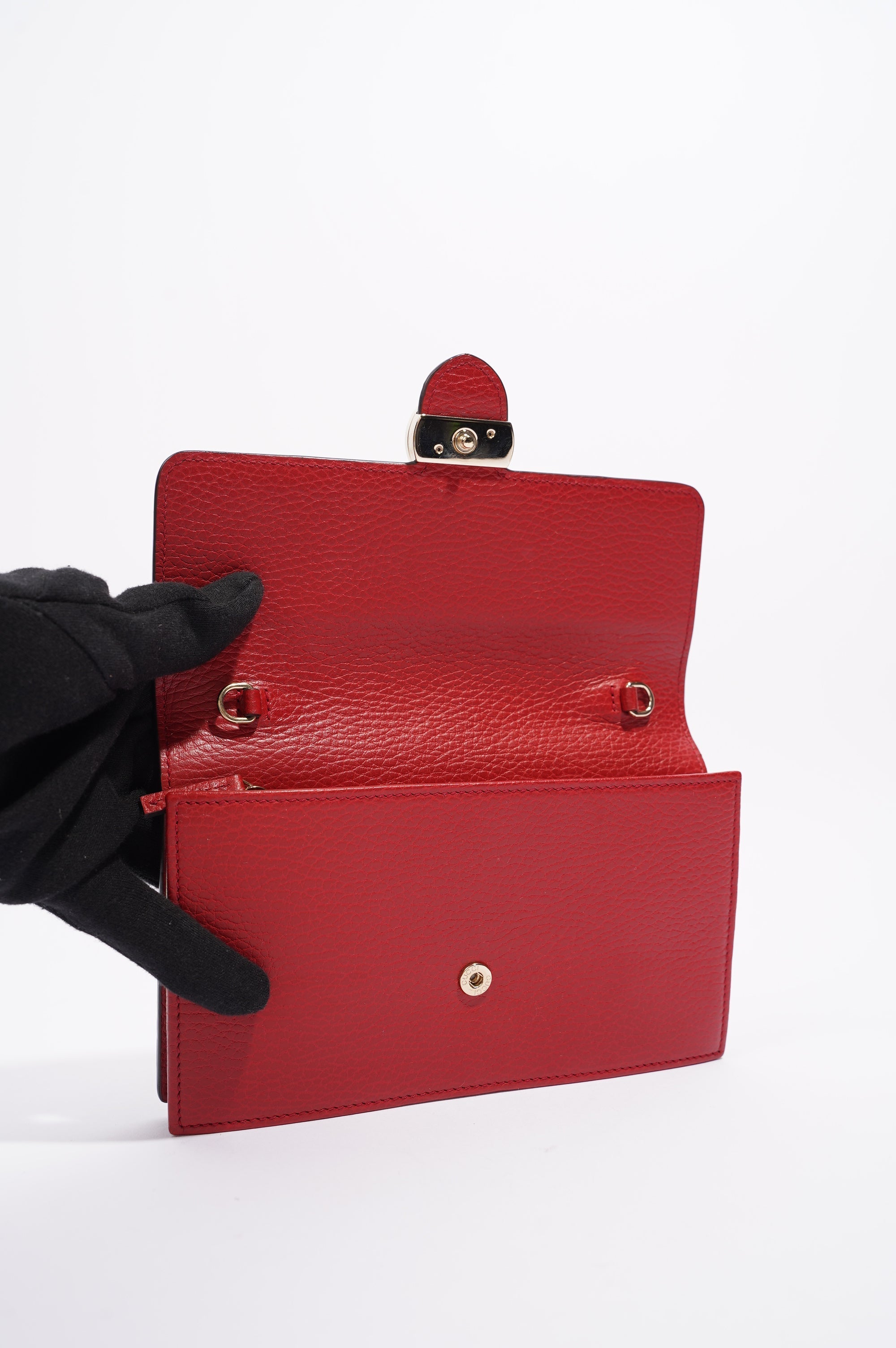 Gucci Womens Interlocking GG Chain Wallet Red