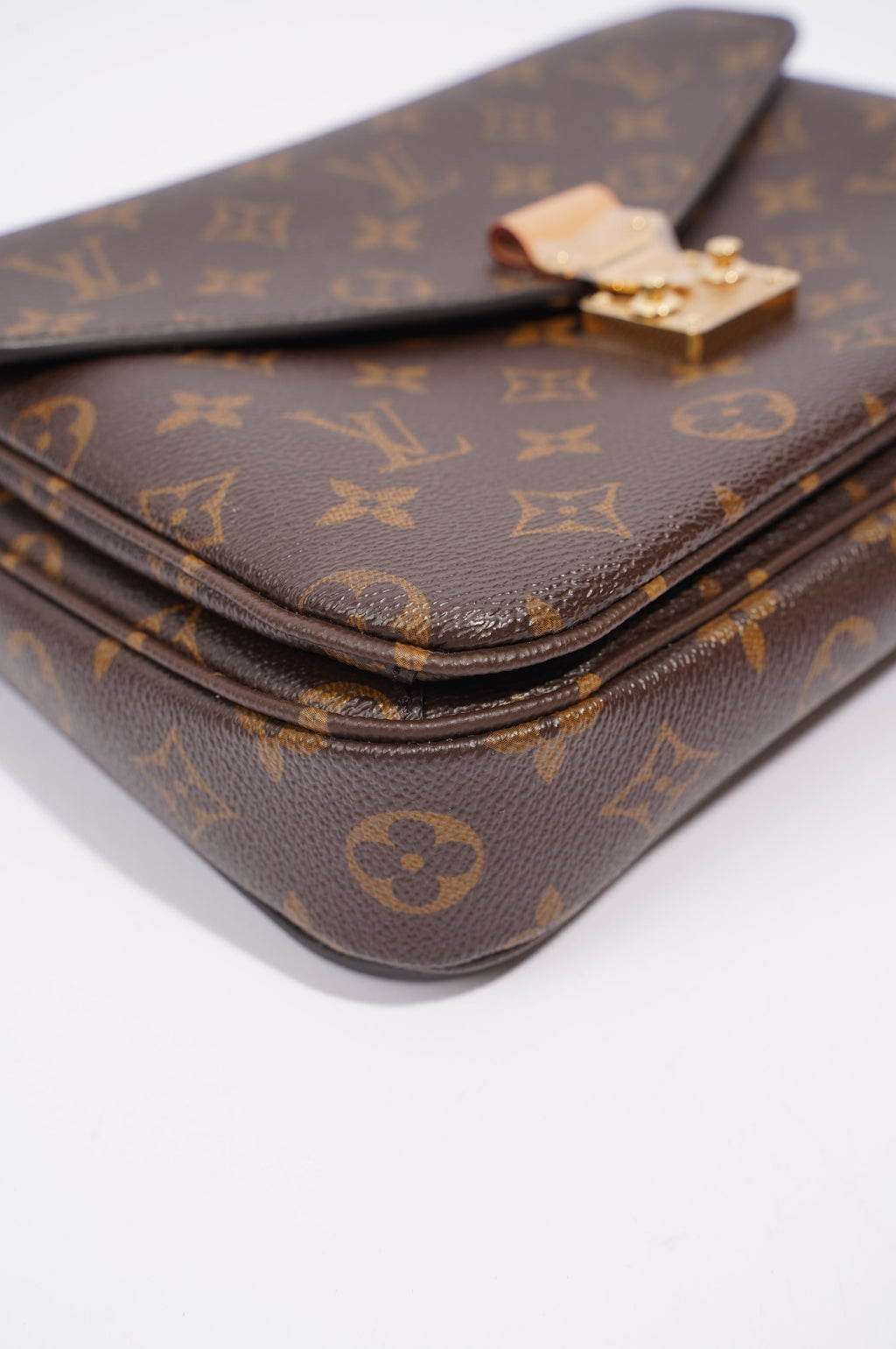 Louis Vuitton Womens Pochette Metis Monogram Canvas