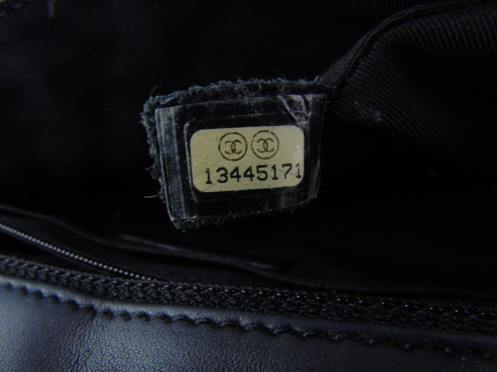 CHANEL classic black flap bag 'valentine charms'