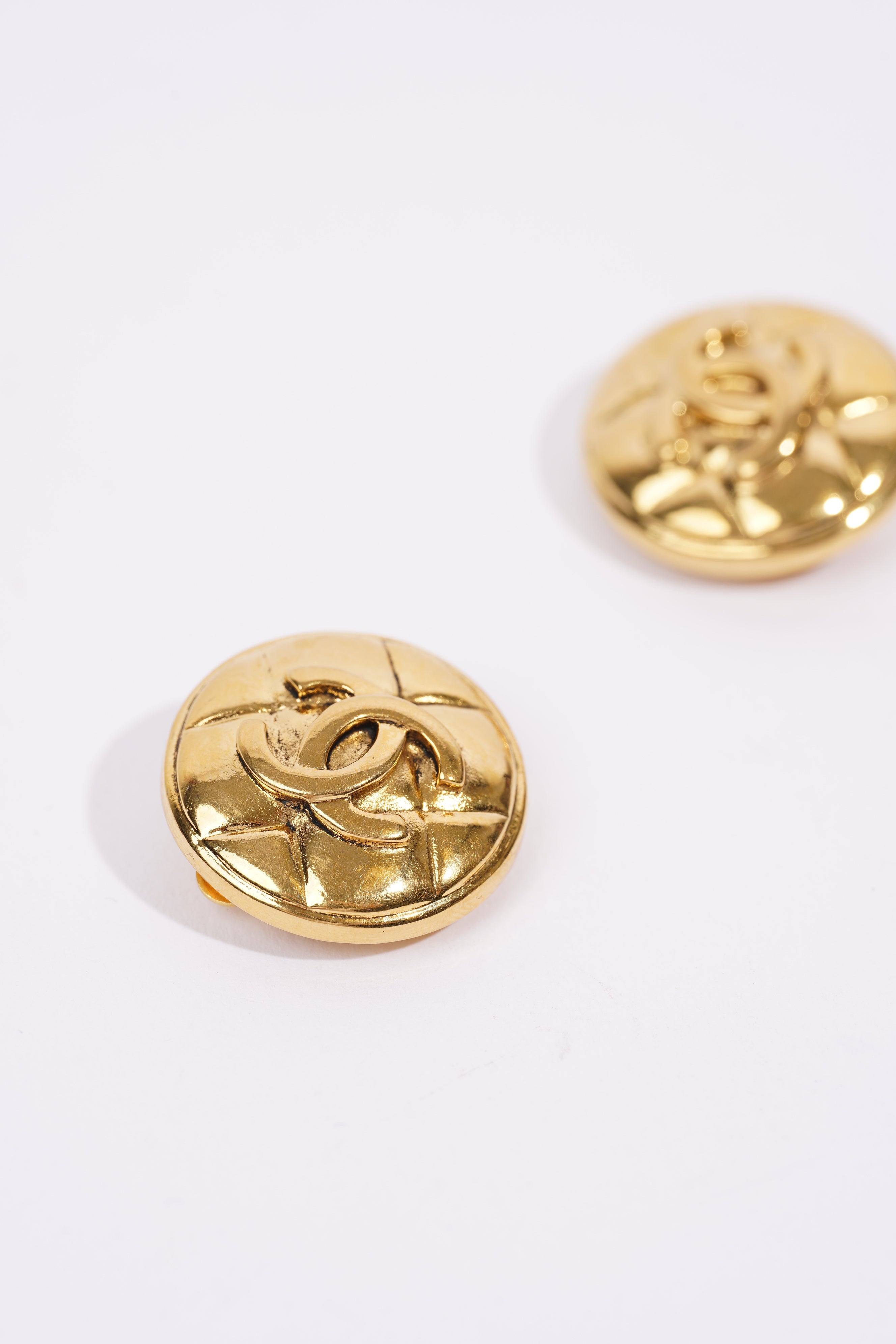 Chanel Womens Vintage Gripoux Earrings Gold