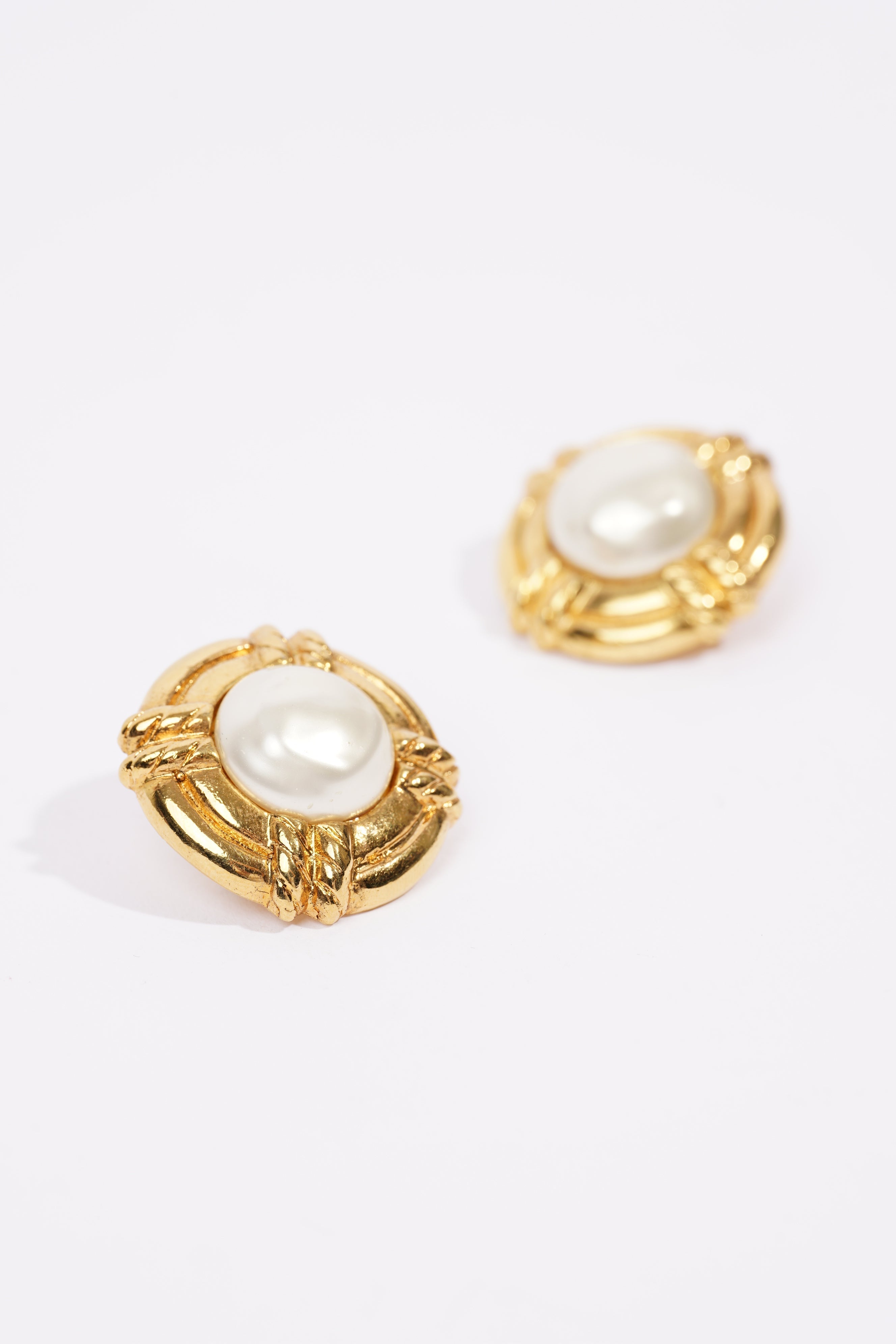 Chanel Womens Gripoux Pearl Earrings Gold