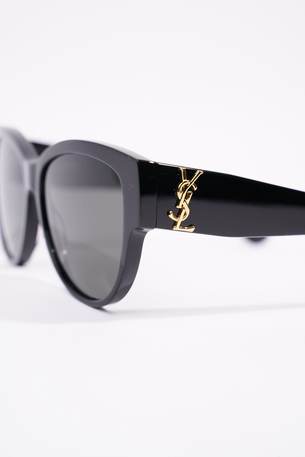 Saint Laurent Womens SLM3 Sunglasses Black / Gold 140