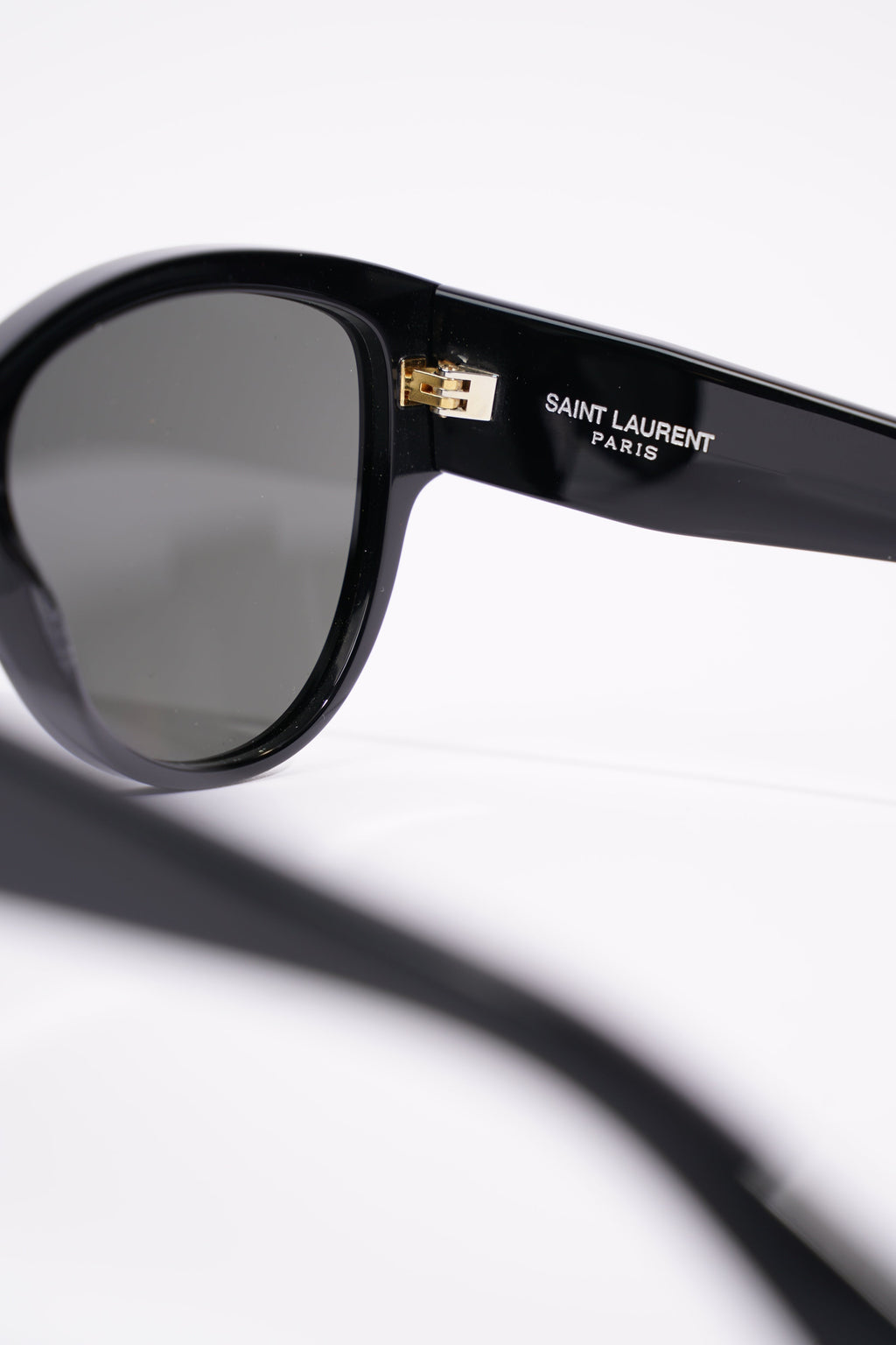 Saint Laurent Womens SLM3 Sunglasses Black / Gold 140