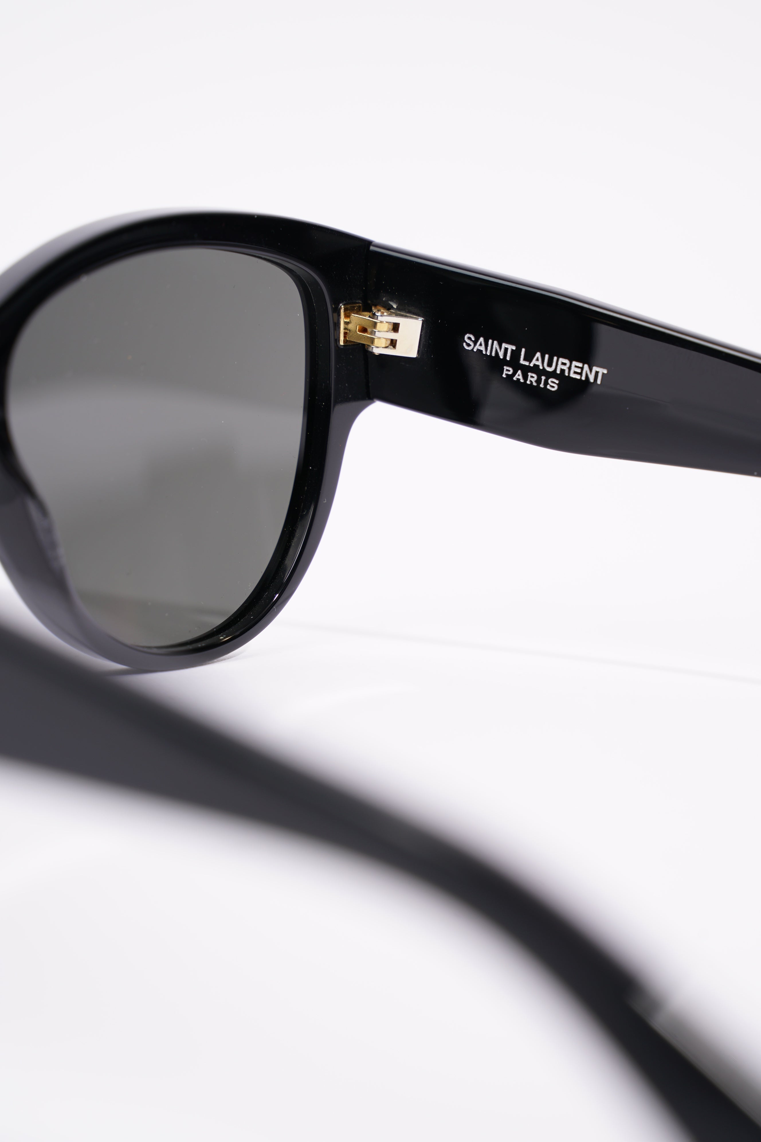 Saint Laurent Womens SLM3 Sunglasses Black / Gold 140