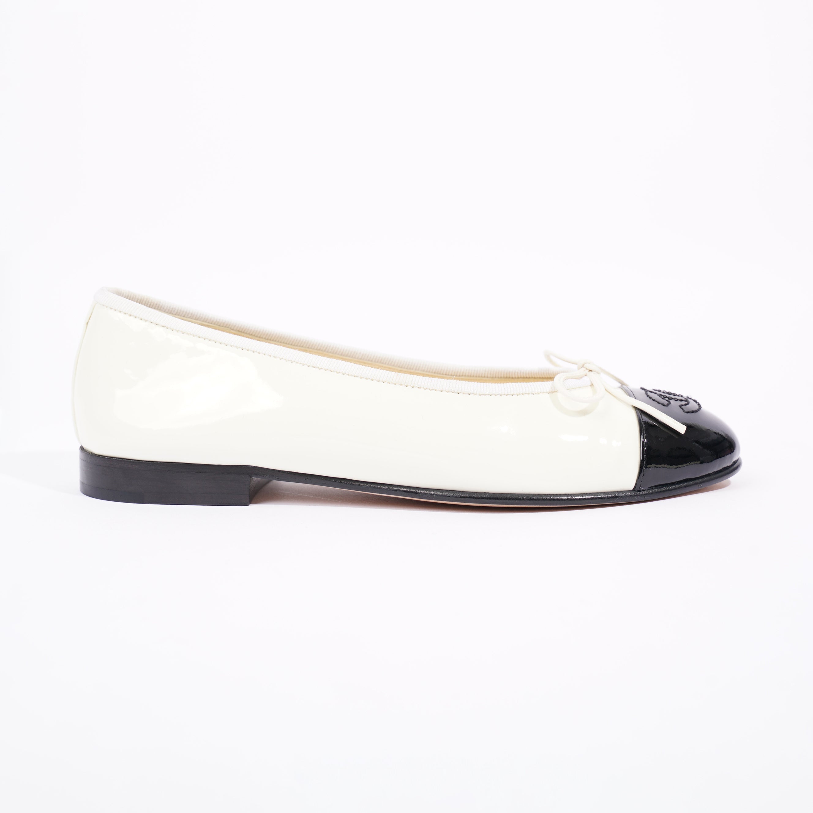 Chanel Womens Ballerina Flat Cream / Black EU 35 / UK 2
