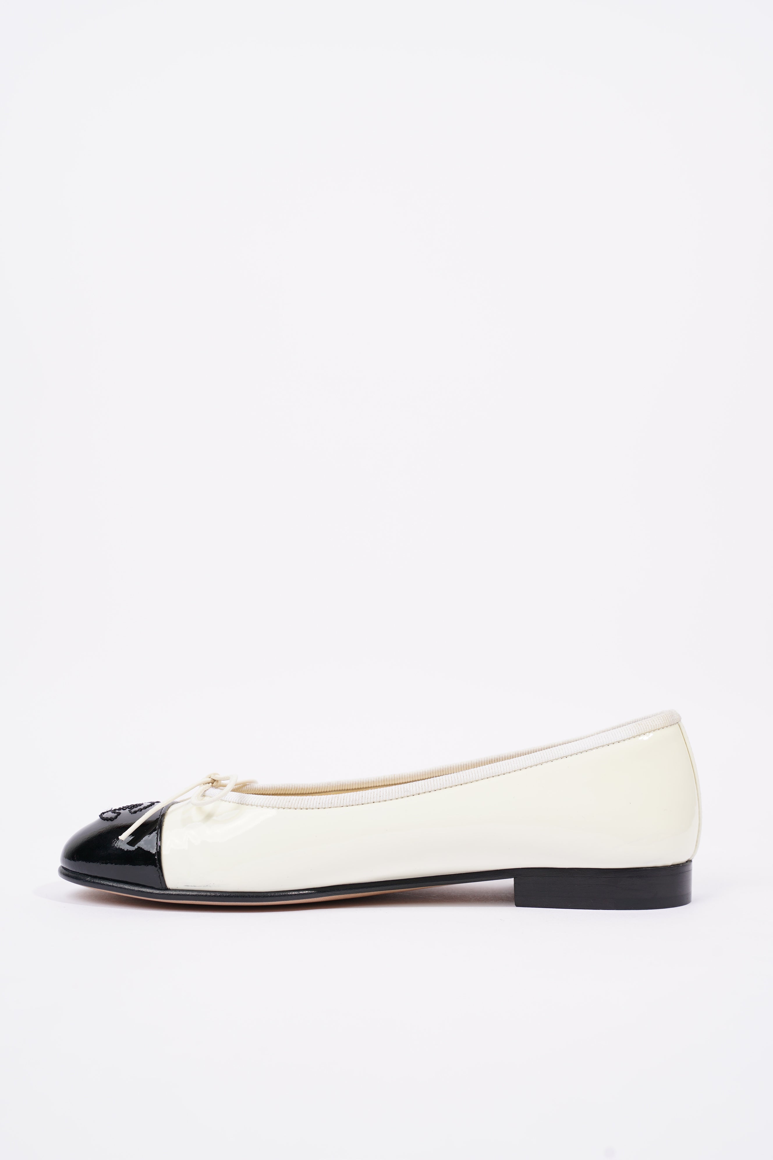 Chanel Womens Ballerina Flat Cream / Black EU 35 / UK 2