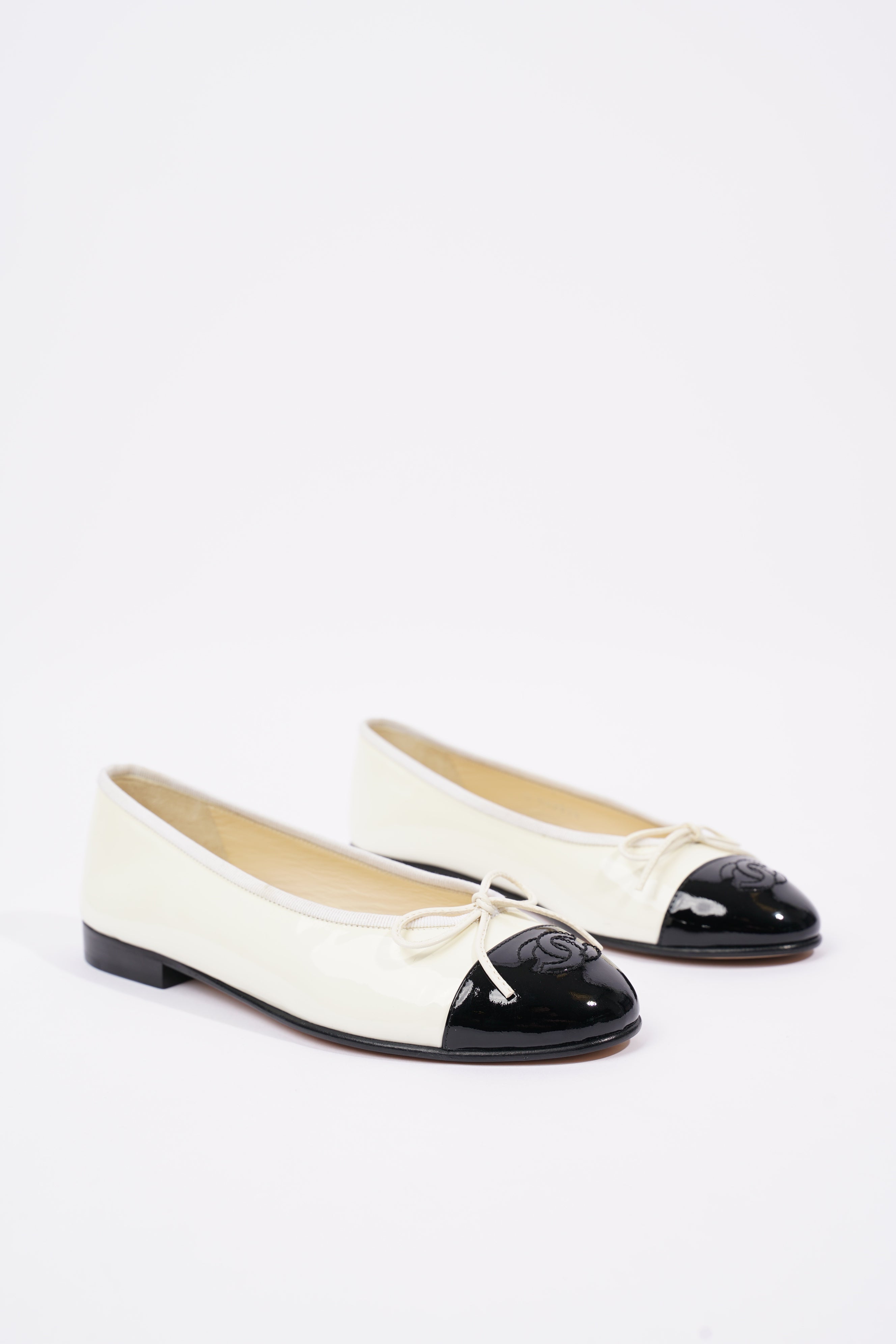 Chanel Womens Ballerina Flat Cream / Black EU 35 / UK 2