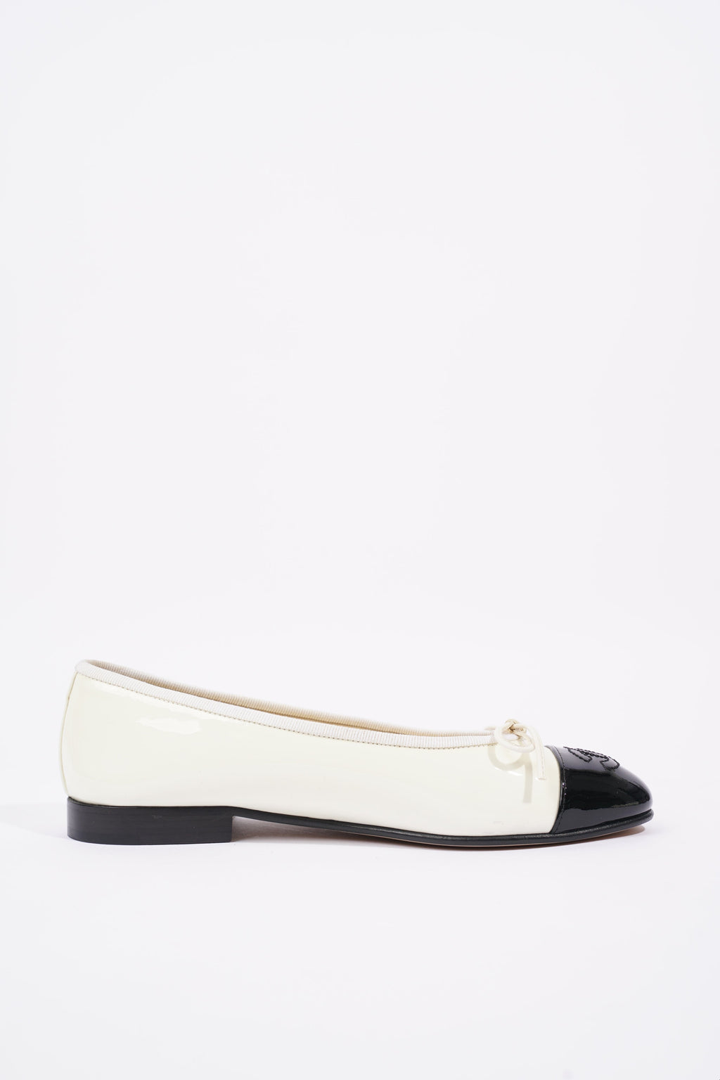 Chanel Womens Ballerina Flat Cream / Black EU 35 / UK 2