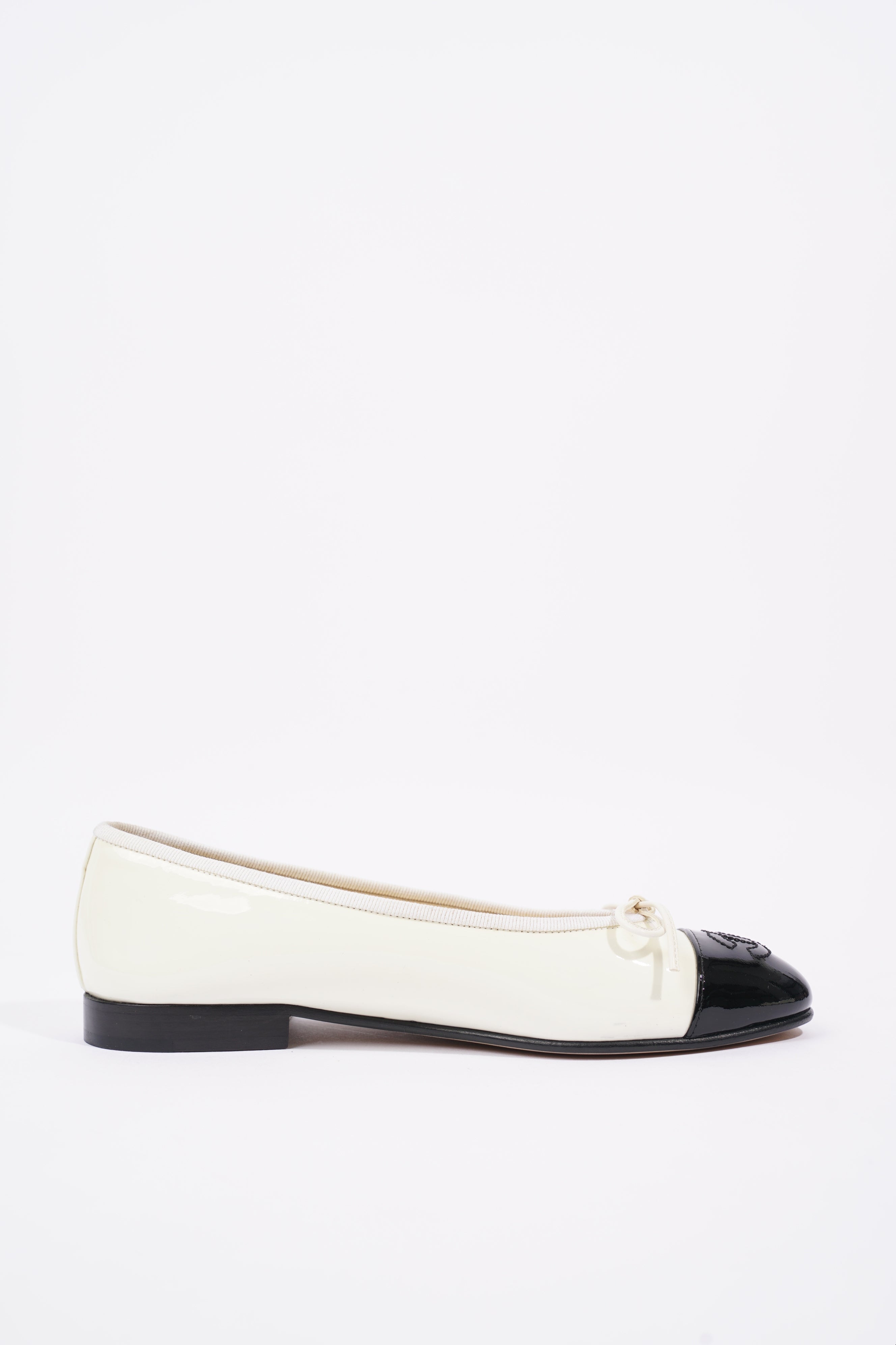 Chanel Womens Ballerina Flat Cream / Black EU 35 / UK 2