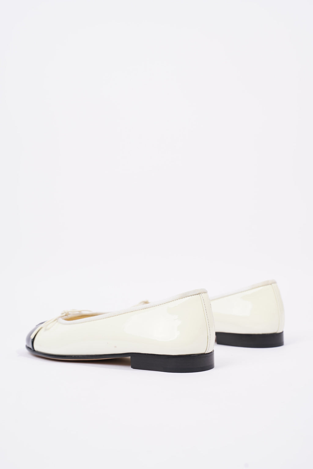 Chanel Womens Ballerina Flat Cream / Black EU 35 / UK 2