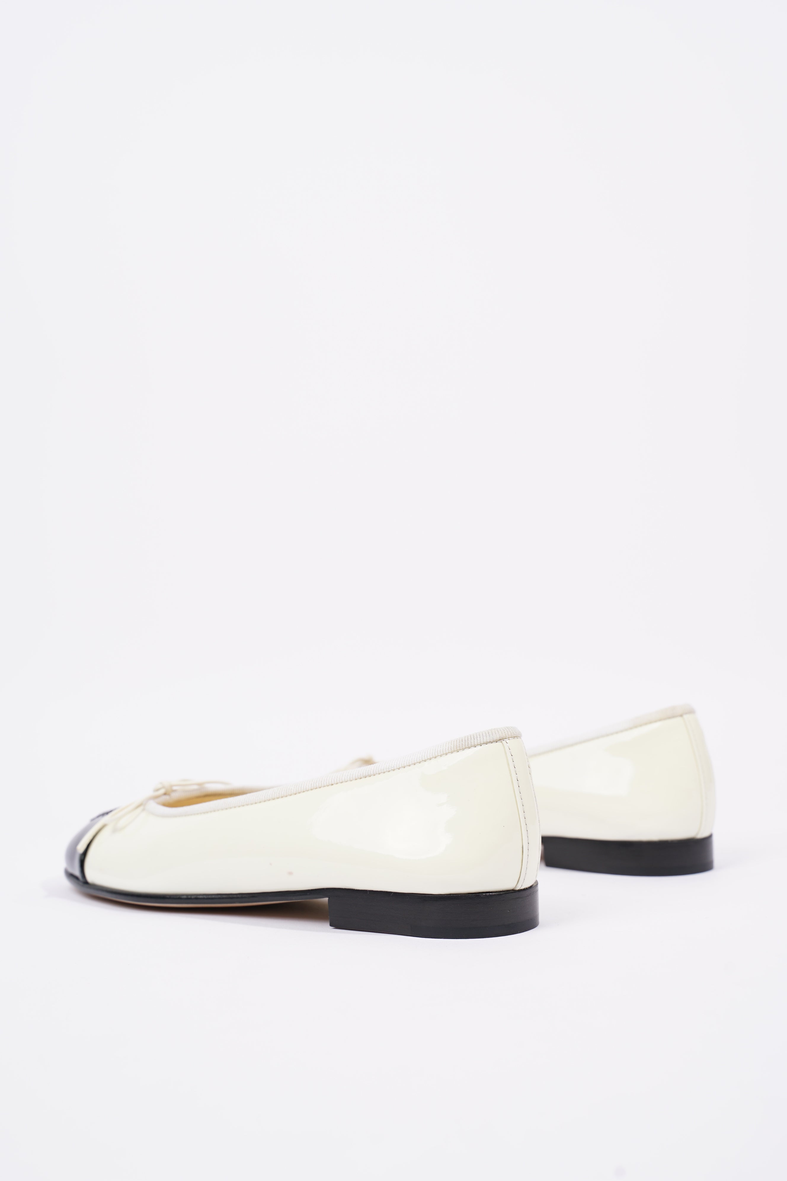 Chanel Womens Ballerina Flat Cream / Black EU 35 / UK 2