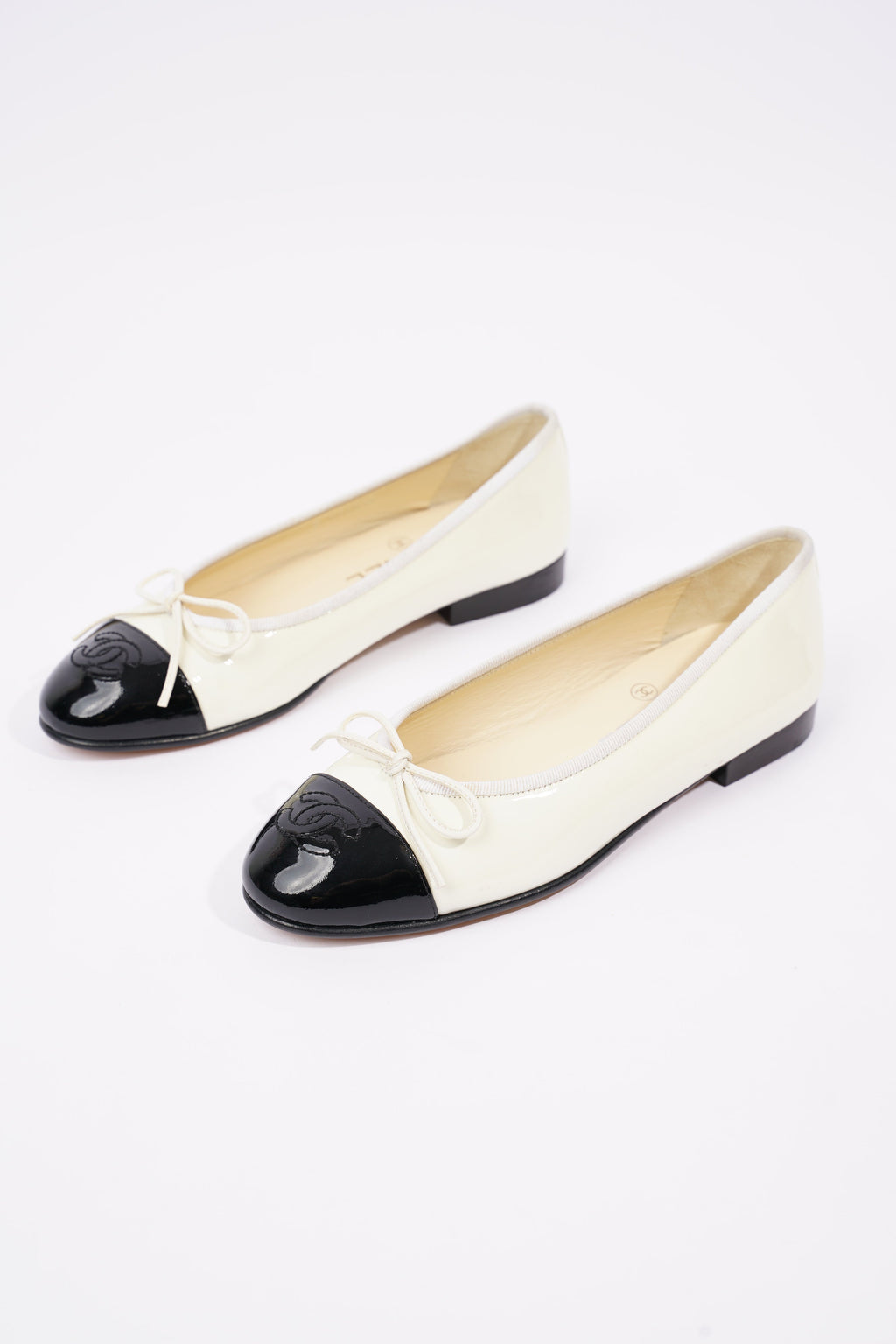 Chanel Womens Ballerina Flat Cream / Black EU 35 / UK 2