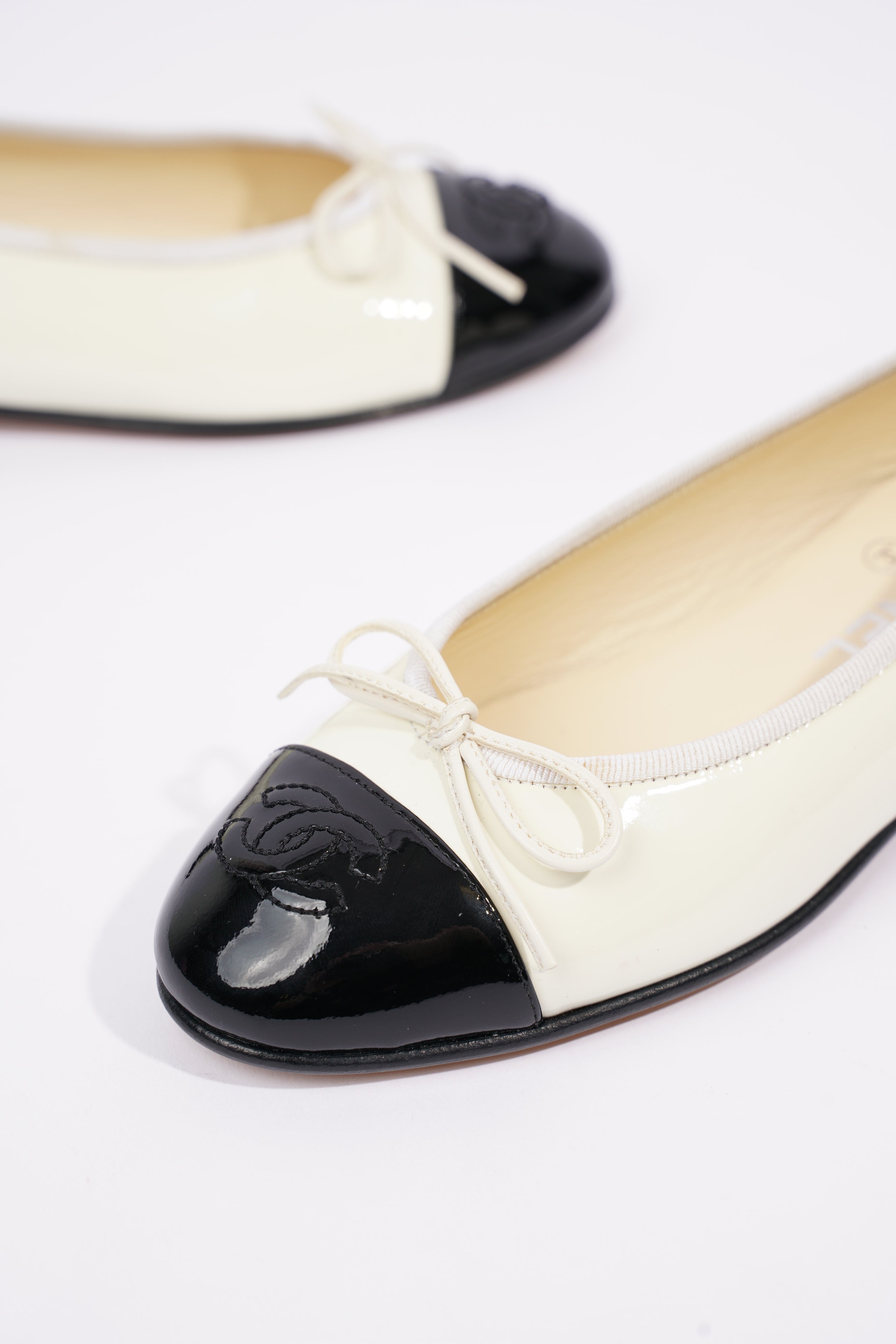 Chanel Womens Ballerina Flat Cream / Black EU 35 / UK 2