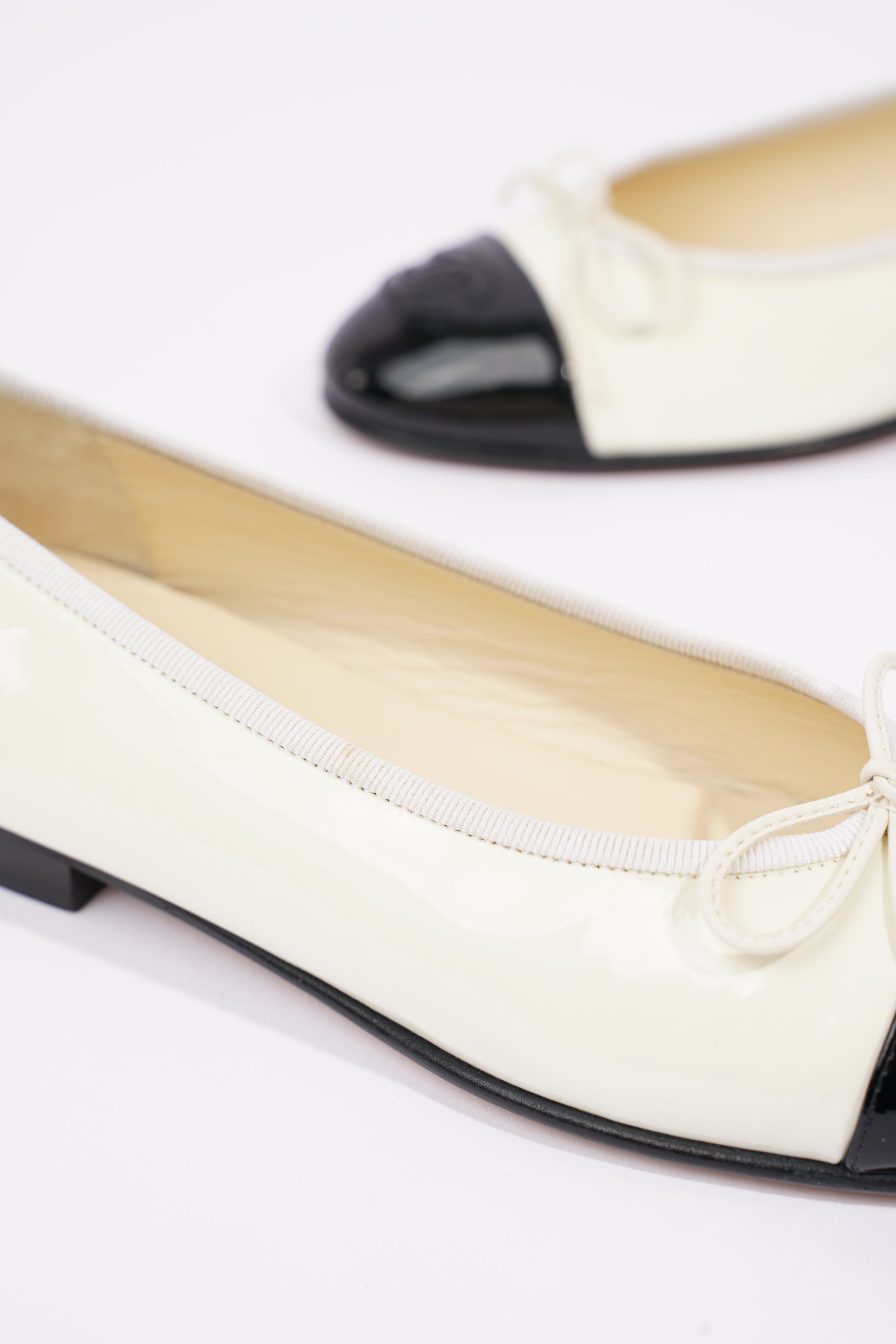 Chanel Womens Ballerina Flat Cream / Black EU 35 / UK 2