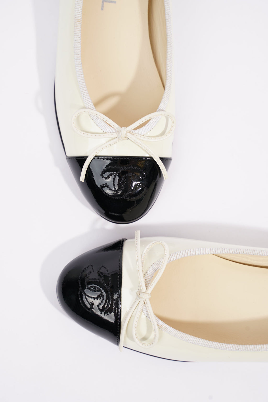 Chanel Womens Ballerina Flat Cream / Black EU 35 / UK 2