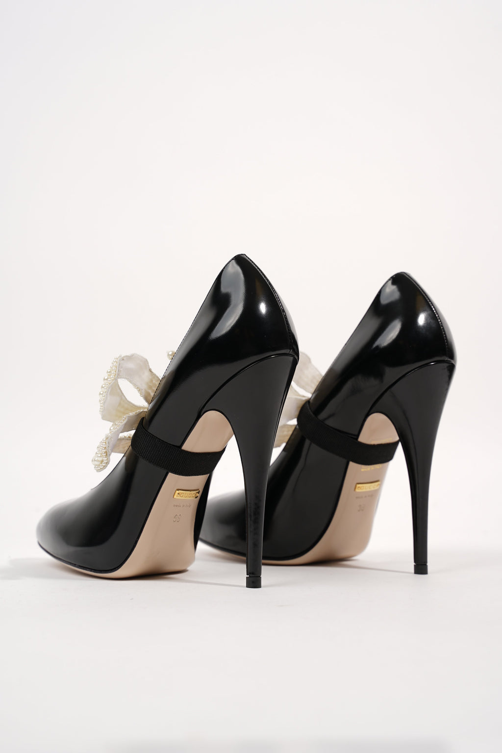 Gucci Womens Simple Pump With Pearl Bow Patent Black EU 38 / UK 5