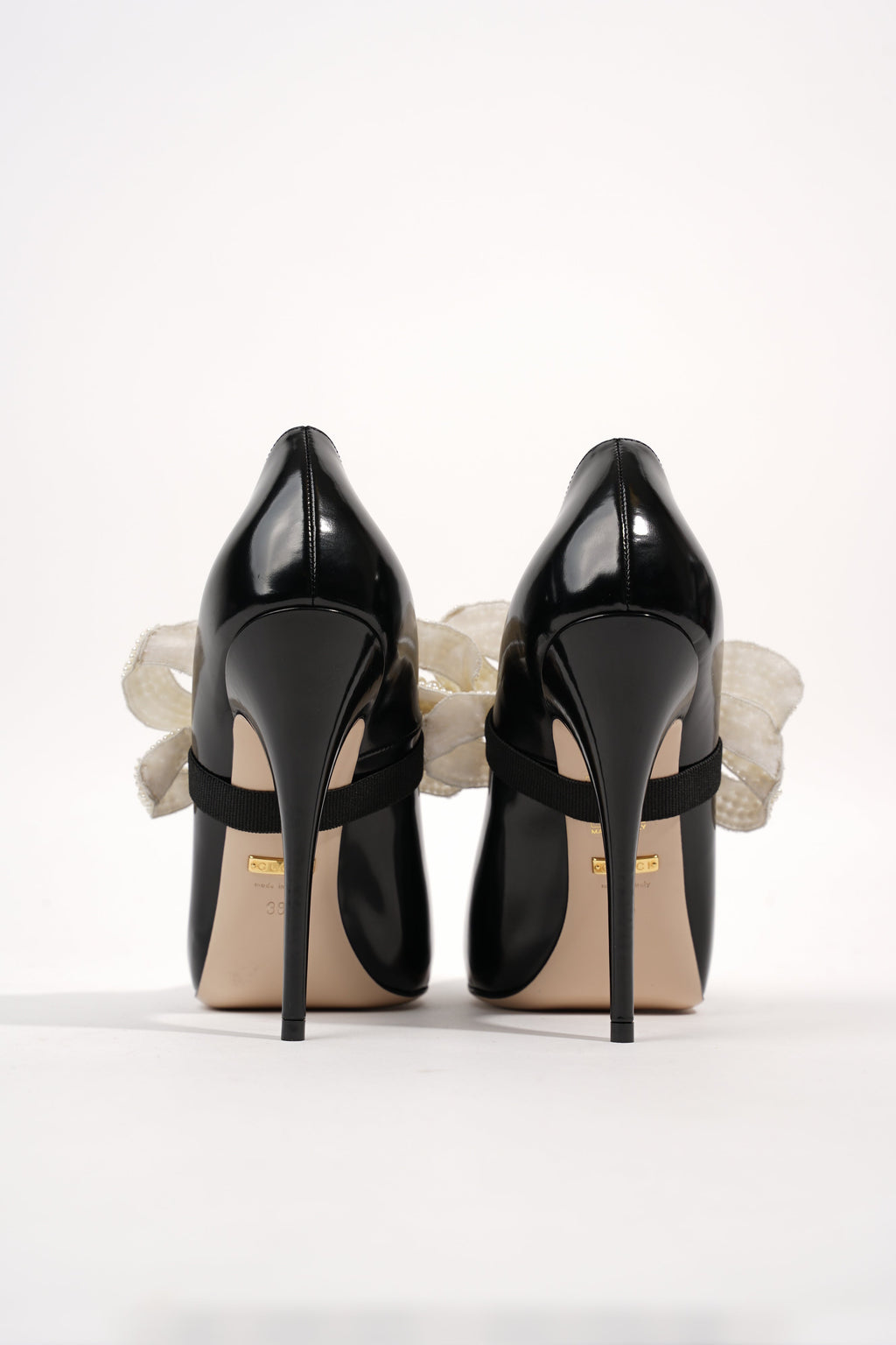 Gucci Womens Simple Pump With Pearl Bow Patent Black EU 38 / UK 5