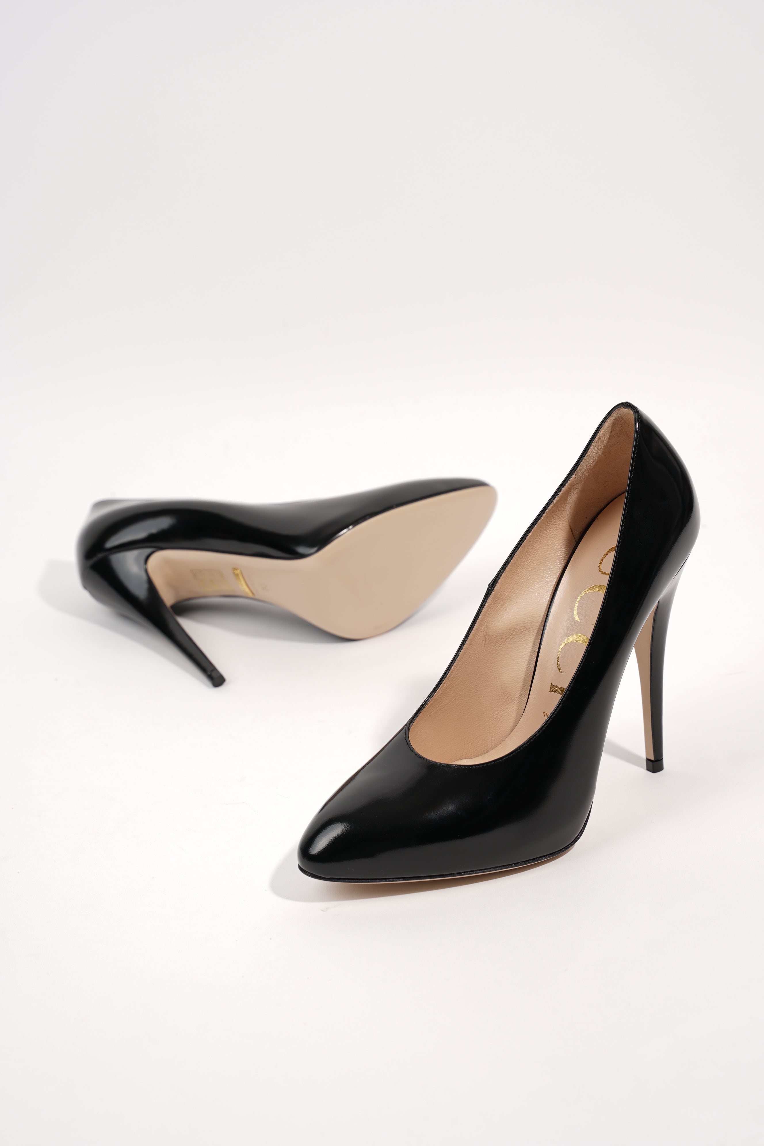 Gucci Womens Simple Pump With Pearl Bow Patent Black EU 38 / UK 5