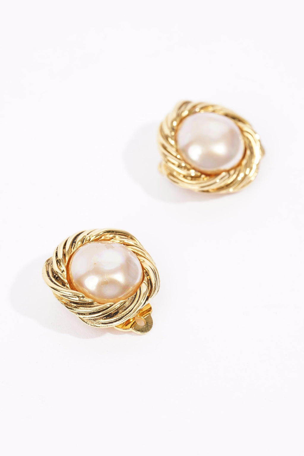 Chanel Womens Gripoux Pearl Earring Gold