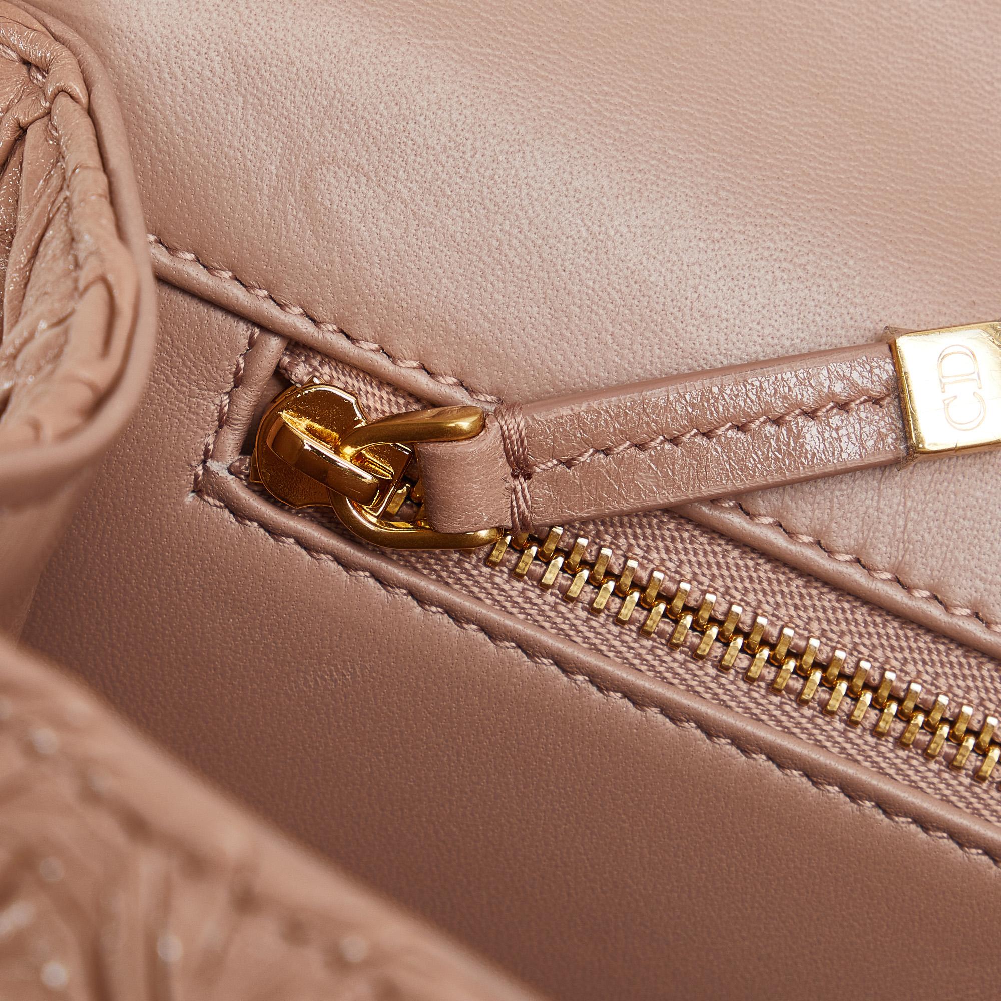 Dior 30 Montaigne Wavy Crinkled Flap (SHG-Uz2Jxn)