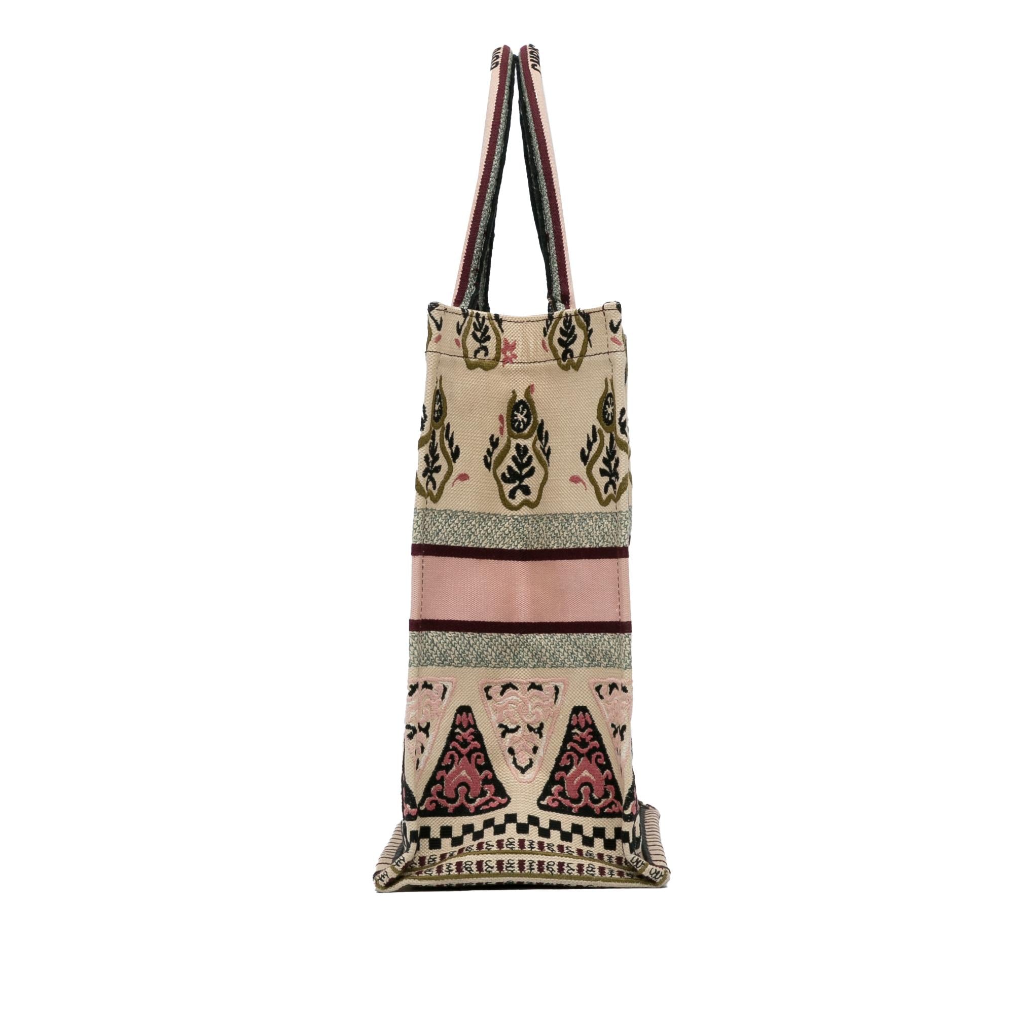 Dior Large Geometric Embroidered Book Tote (SHG-OToGGs)