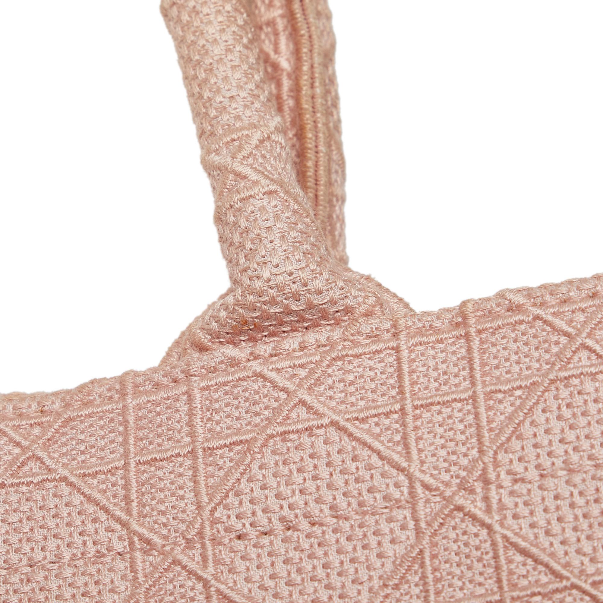 Dior Medium Cannage Embroidered Book Tote (SHG-LuB71h)