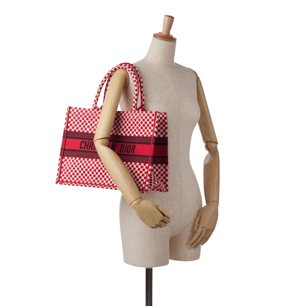 Dior Medium Dioramour Book Tote (SHG-XAZY2E)