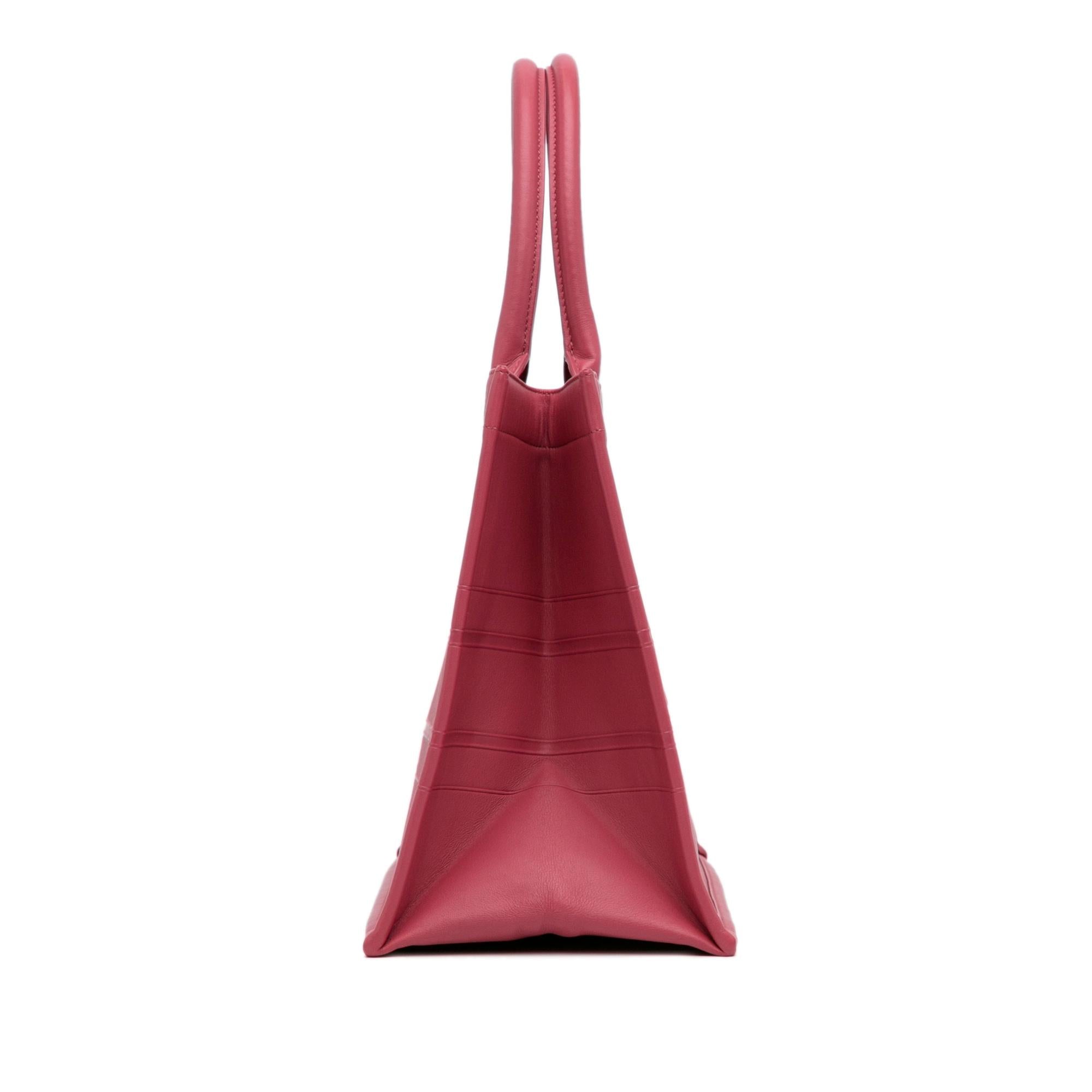 Dior Medium Embossed Book Tote (SHG-YL4dYo)