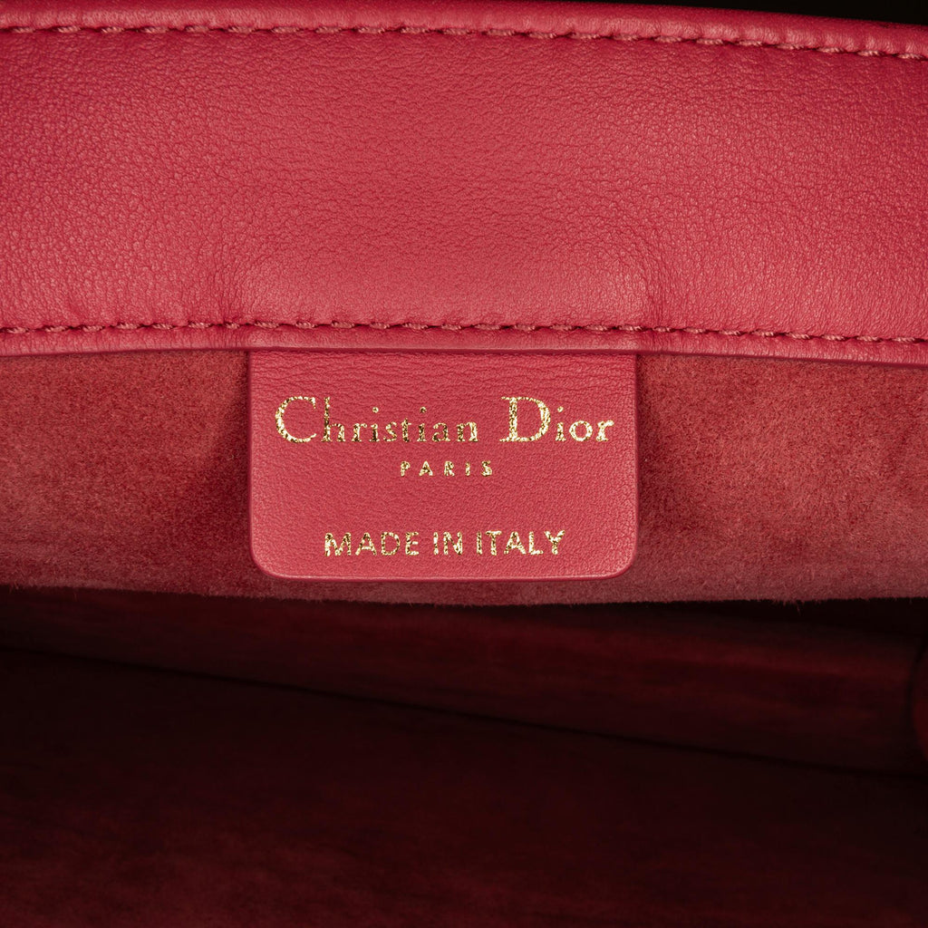 Dior Medium Embossed Book Tote (SHG-YL4dYo)