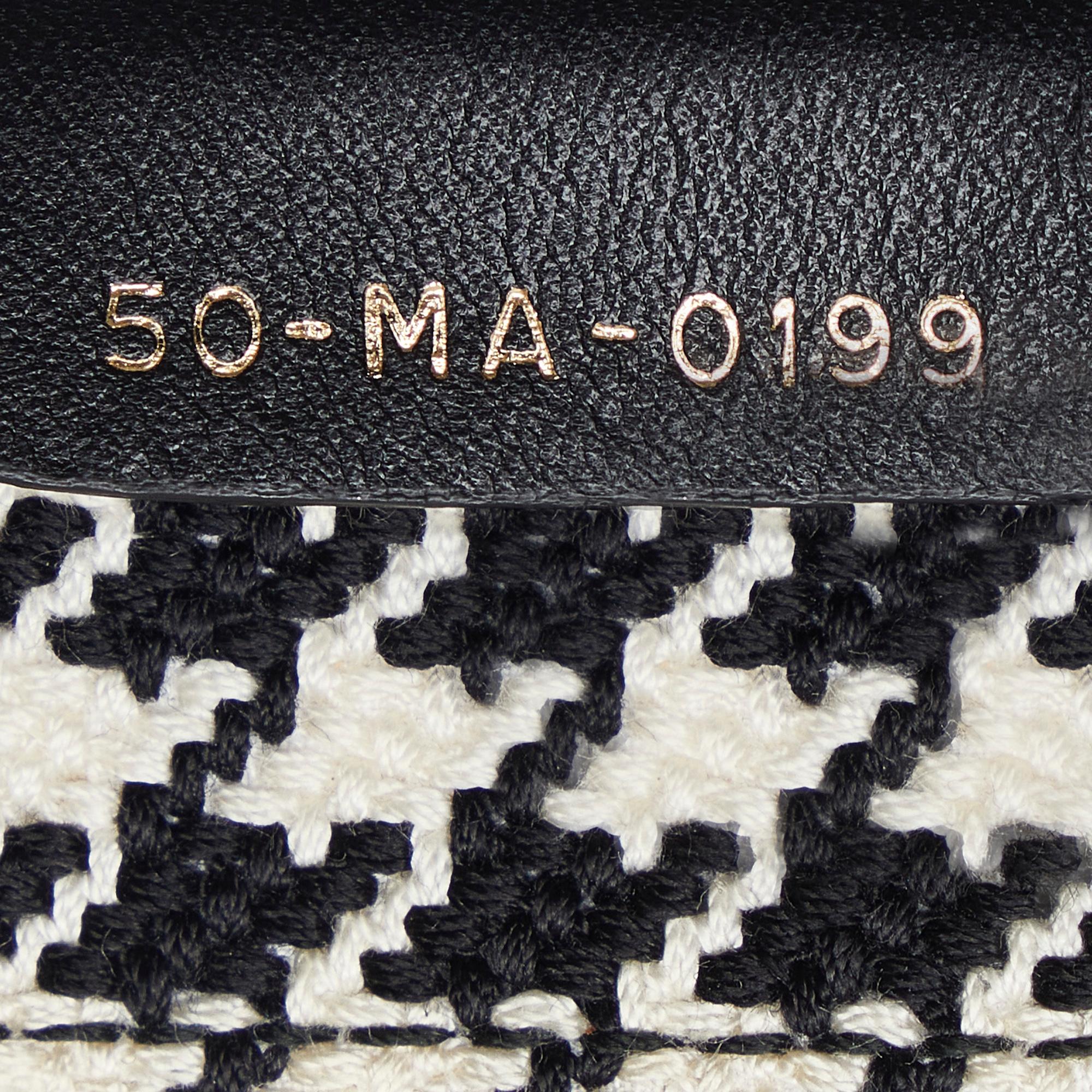 Dior Medium Houndstooth Embroidered Book Tote (SHG-AoRUVr)