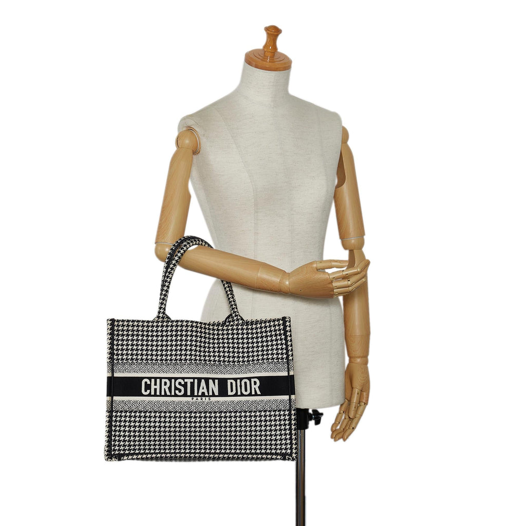 Dior Medium Houndstooth Embroidered Book Tote (SHG-AoRUVr)