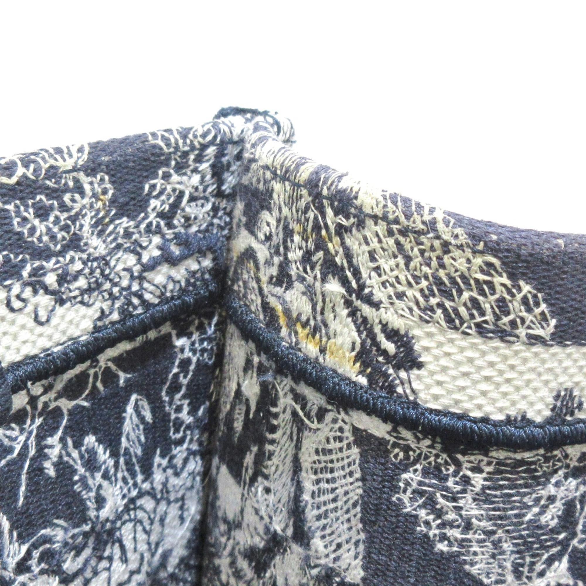 Dior Medium Toile de Jouy Book Tote (SHG-w91Lfx)