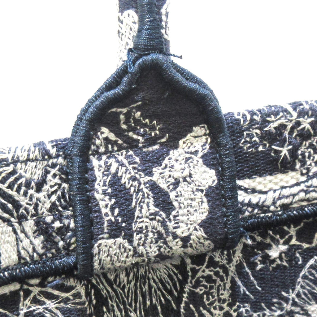Dior Medium Toile de Jouy Book Tote (SHG-w91Lfx)