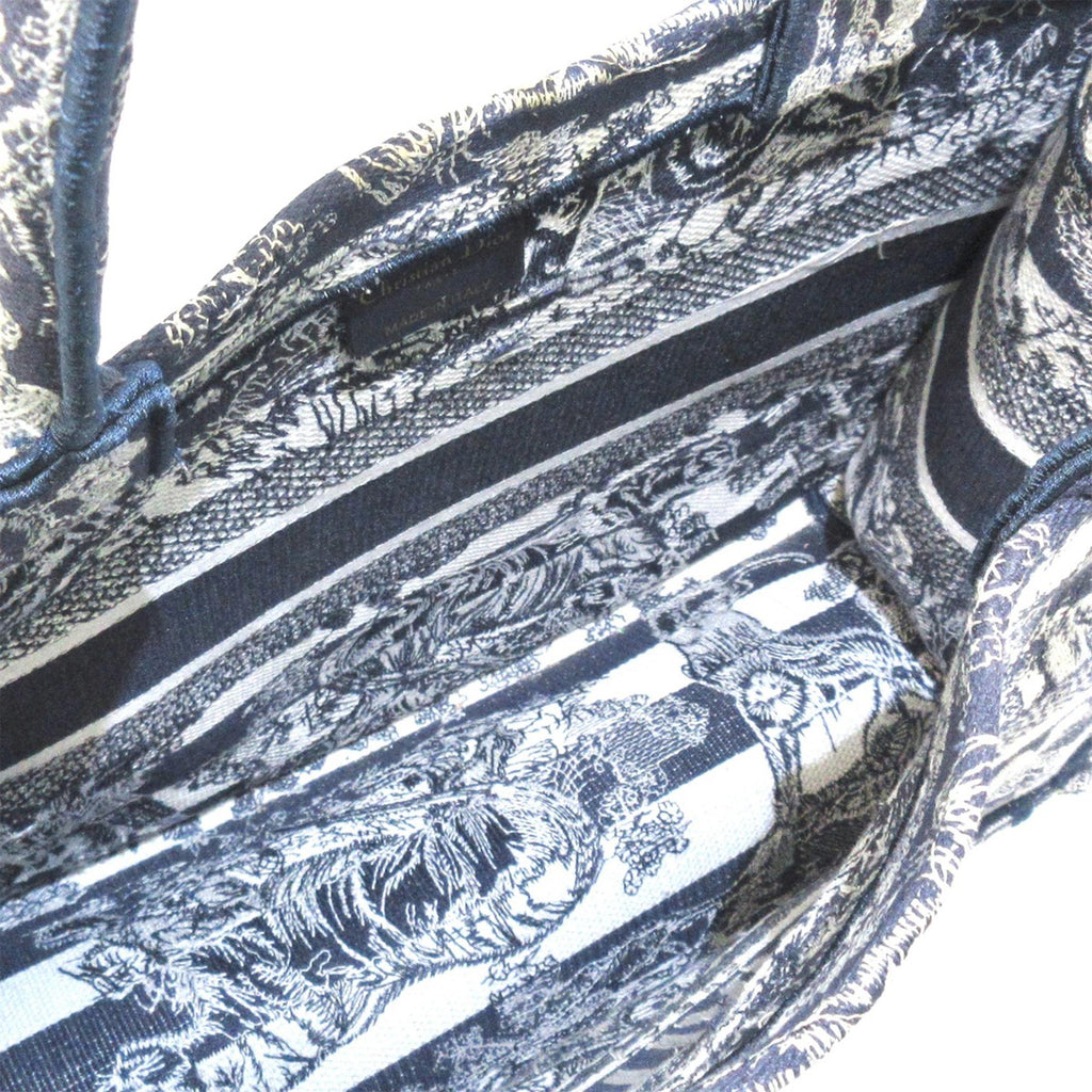 Dior Medium Toile de Jouy Book Tote (SHG-w91Lfx)